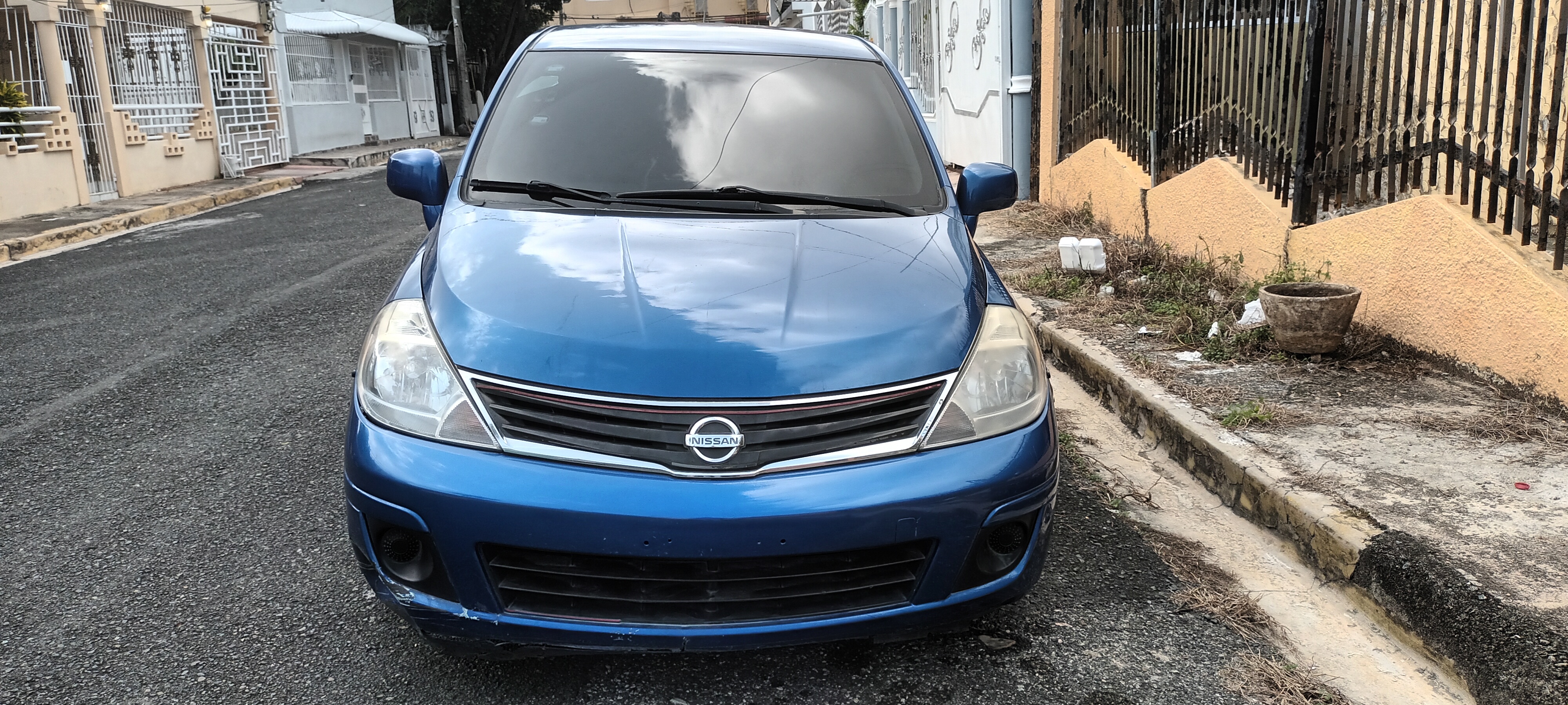 carros - Nissan Versa Americano 2010 6