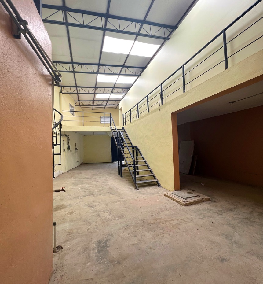 oficinas y locales comerciales - Alquiler de Nave industrial Km 16 Aut. Duarte 0