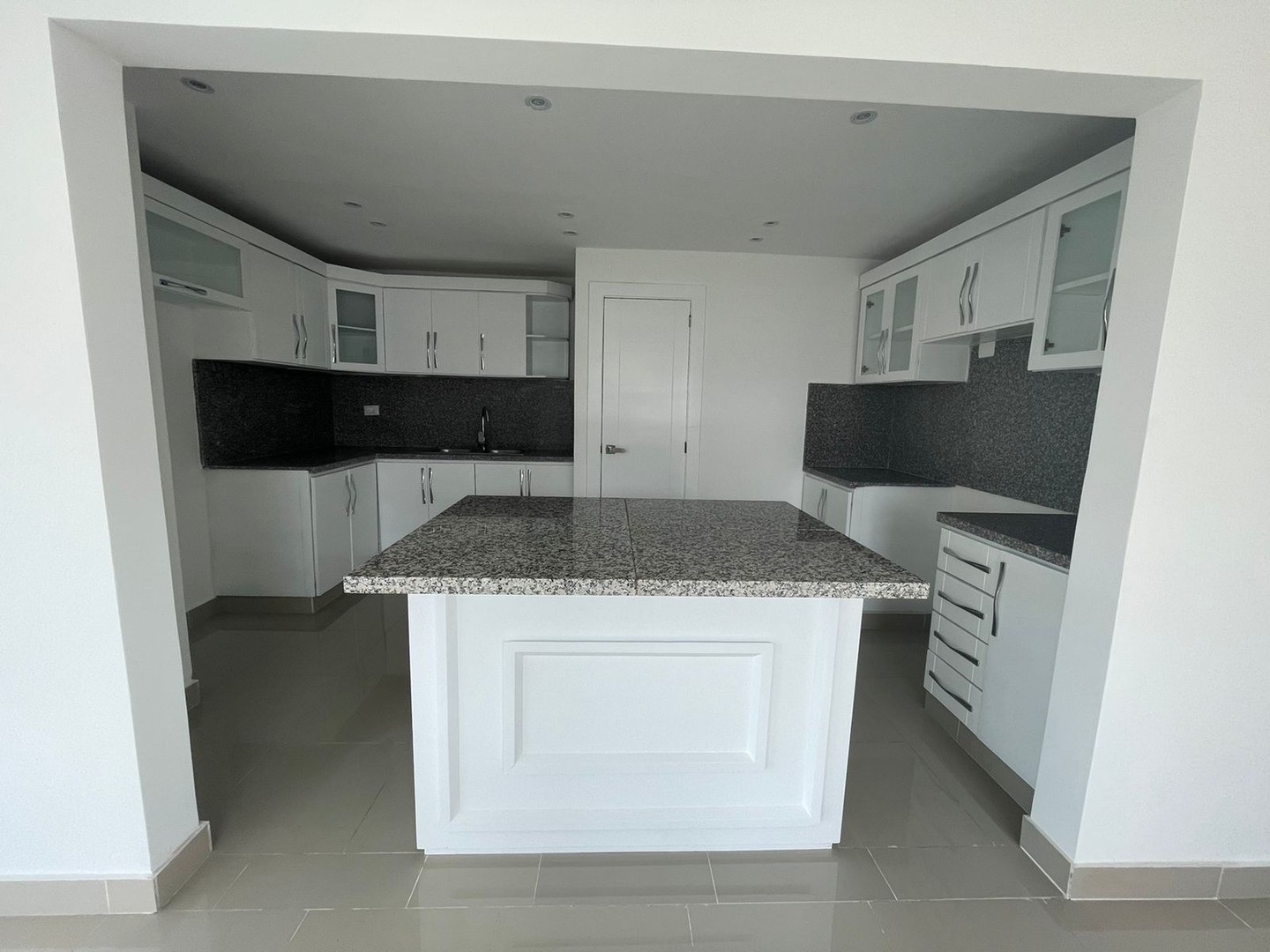 apartamentos - Renacimiento Alquiler Amplio apartamento en una zona muy tranquila y segura. 1