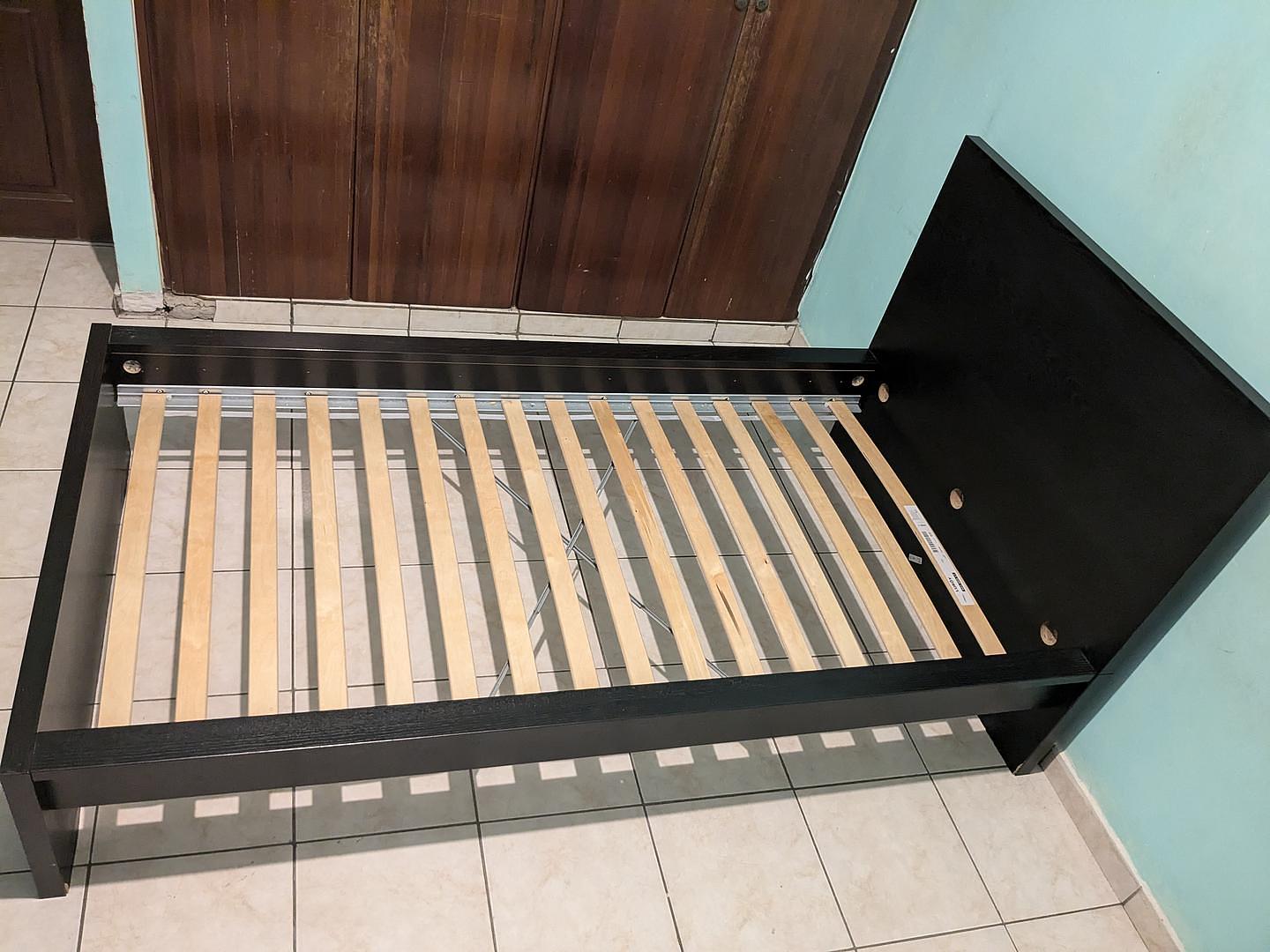muebles y colchones - Base de cama Twin negra tipo plataforma  1