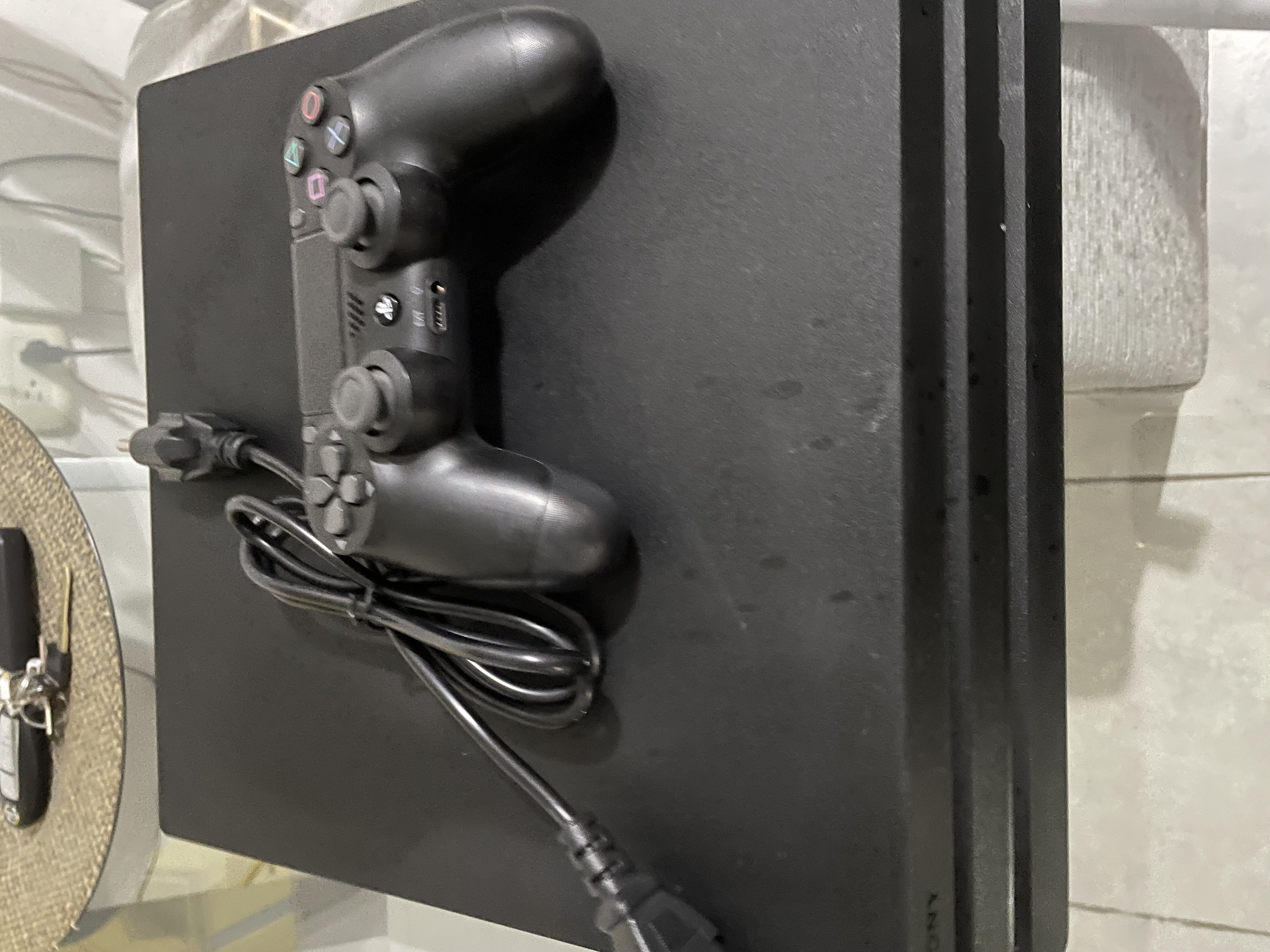 consolas y videojuegos - PlayStation 4 pro 1tb en perfecto estado tenemos mas juegos controles higuey 0