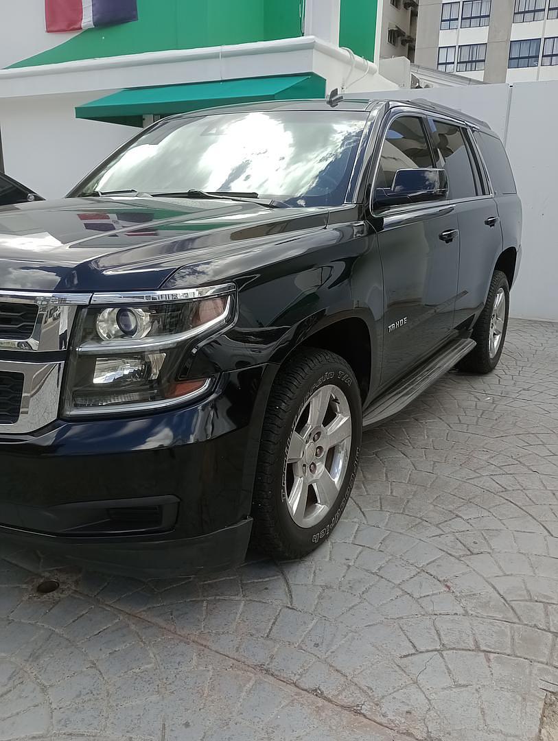 jeepetas y camionetas - Chevrolet Tahoe 2015 en excelente condiciones con 130,000 km todo en Orden  0