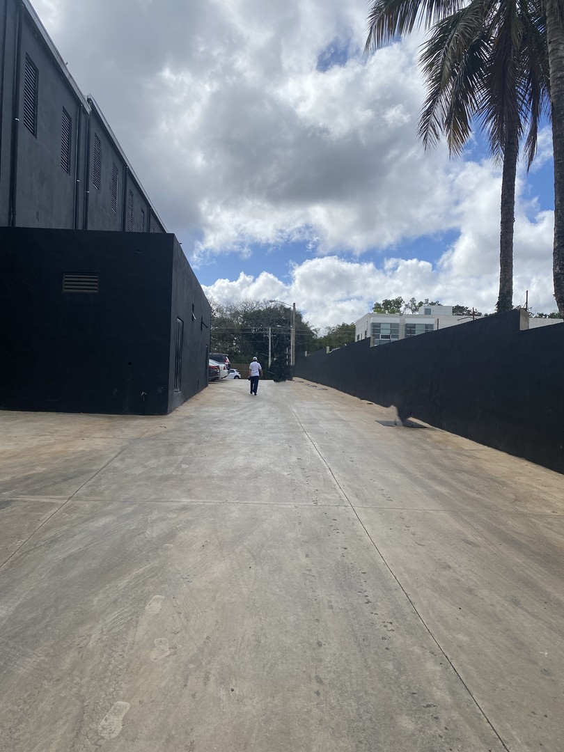 oficinas y locales comerciales - NAVES EN ALQUILER CON SÓTANOS DE 2,000 MTS2-KILOMETRO 22 SANTO DOMINGO. 2