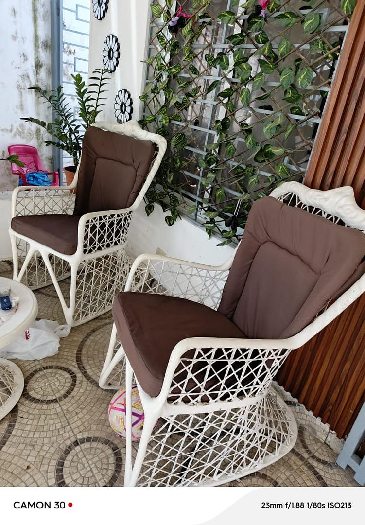 muebles y colchones - 4 mecedoras con su mesita