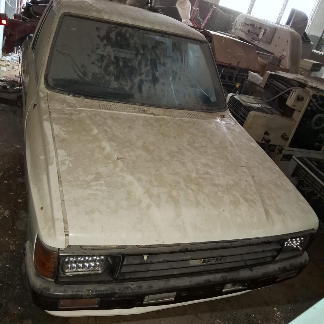 jeepetas y camionetas - Camioneta Toyota Hilux muy buenas condiciones 6