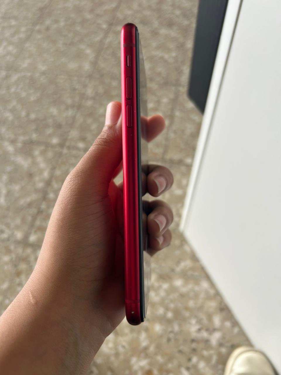camaras y audio - Vendo iPhone 11 color rojo  4