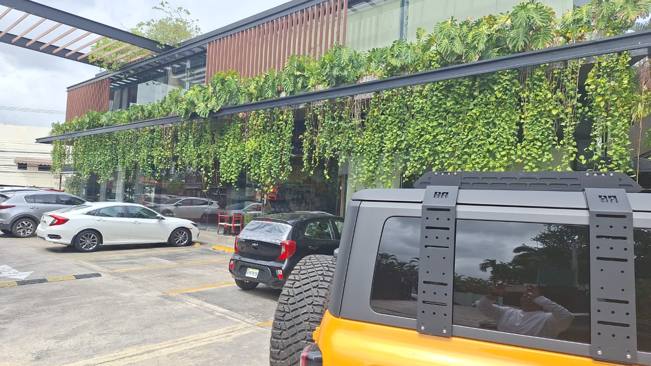 oficinas y locales comerciales - Local en Arroyo Hondo Viejo primer nivel