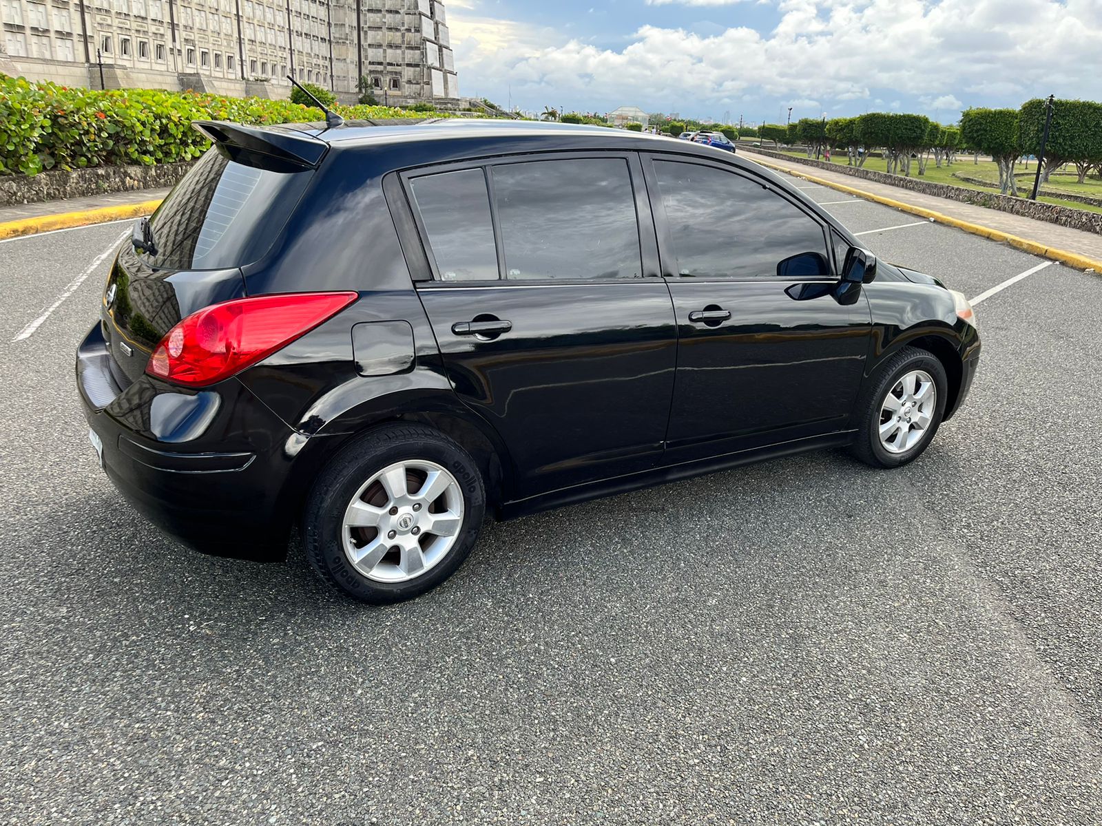 carros - Nissan Versa  5