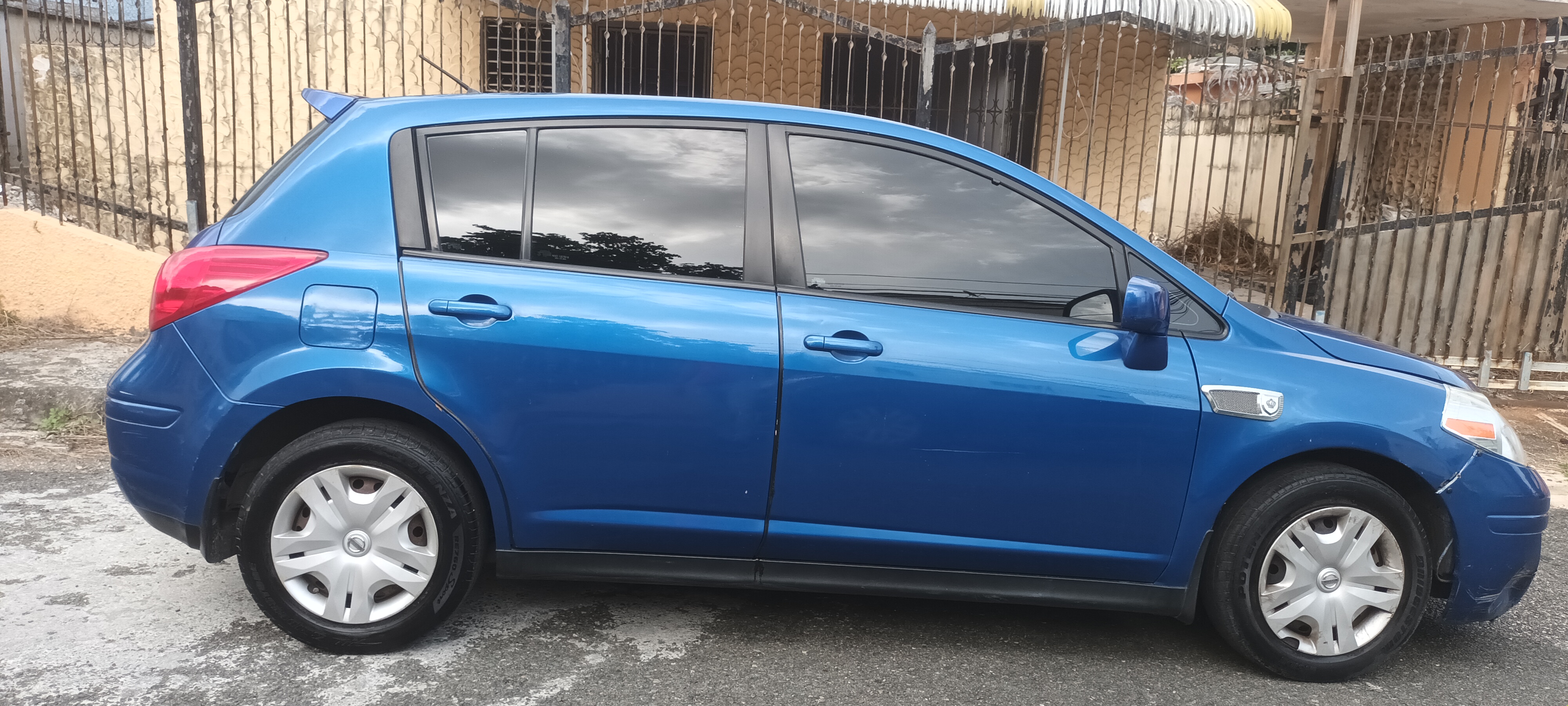 carros - Nissan Versa Americano 2010 7