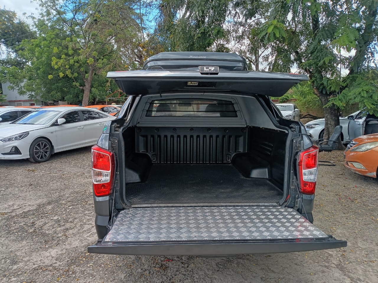 jeepetas y camionetas - KGM REXTON 2019 GRIS OSCURO DIESEL 4
