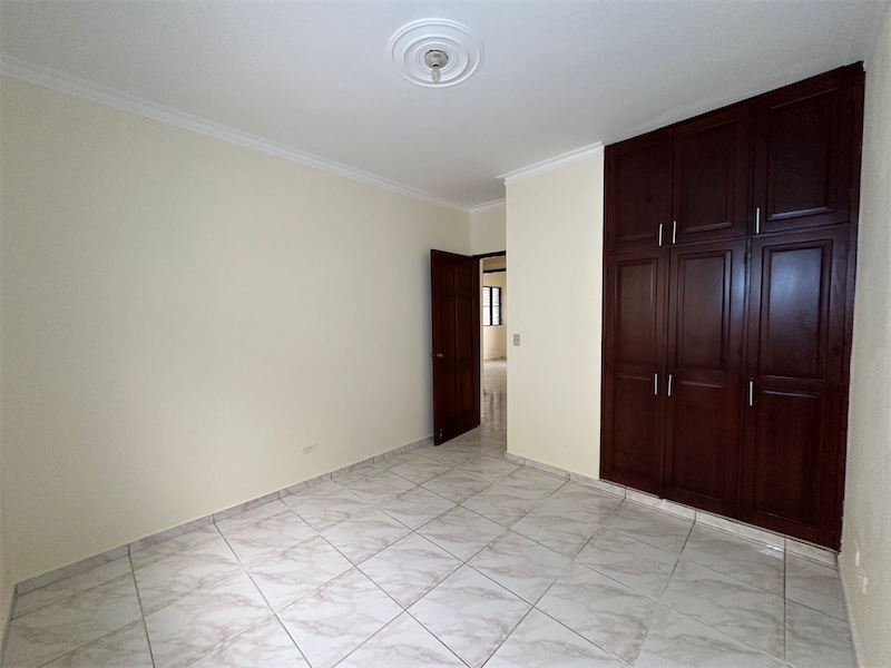 apartamentos - 1er nivel de renta próximo a la Juan Pablo Duarte 7