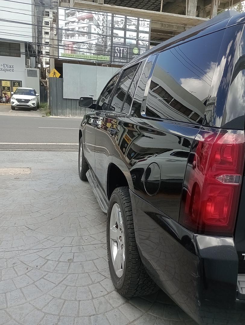 jeepetas y camionetas - Chevrolet Tahoe 2015 en excelente condiciones con 130,000 km todo en Orden  1