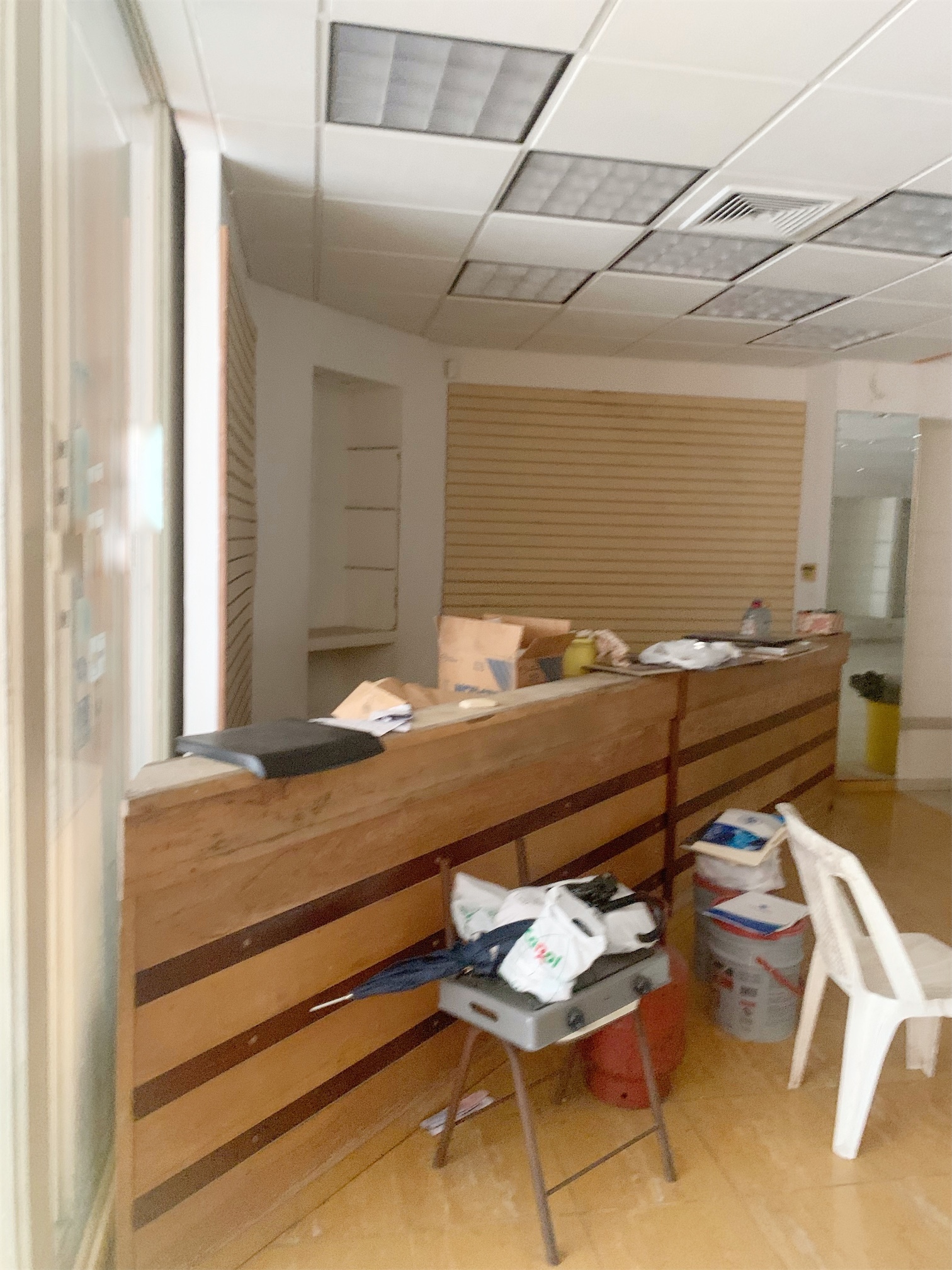 oficinas y locales comerciales - Local amplio en zona colonial 4