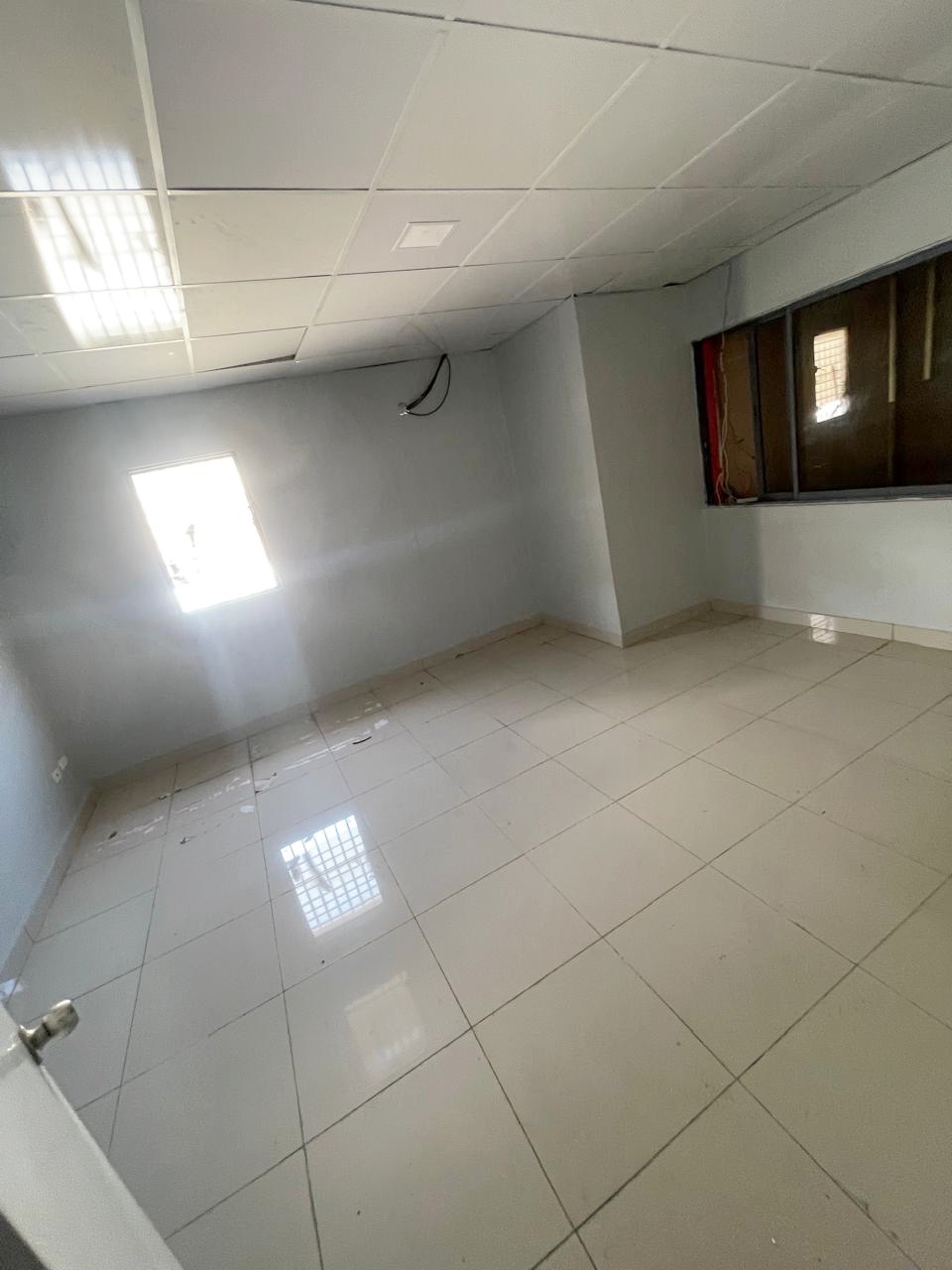 oficinas y locales comerciales - Alquiler local céntrico en Evaristo  4