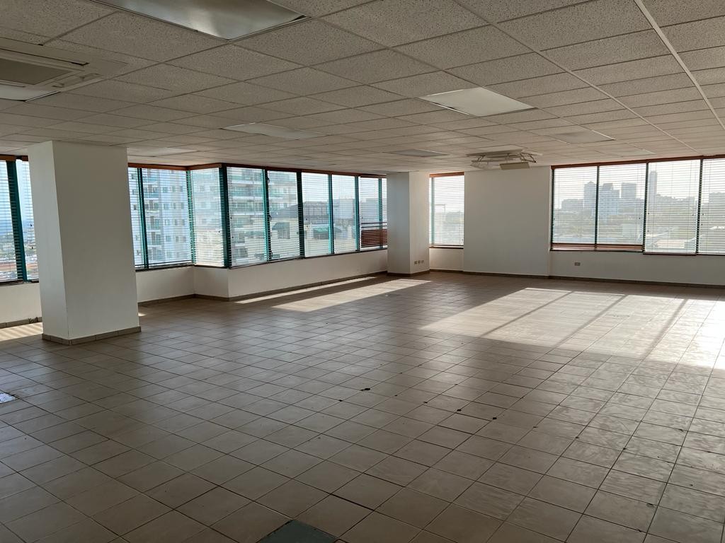 oficinas y locales comerciales - Local de oficinas en renta en Torre empresarial en Bella Vista, Av. Sarasota 
 1