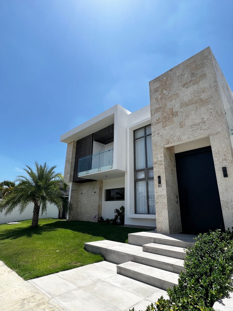 casas - Casa Lujosa de Venta en Residencial Cerrado, Llanos de Gurabo 0