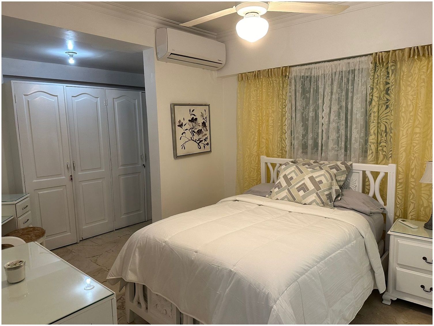 apartamentos - APTO AMUEBLADO EN GAZCUE, 2 HABS., 140 Mts.2, BALCON, 5TO PISO, TORRE HILDA MARI 1