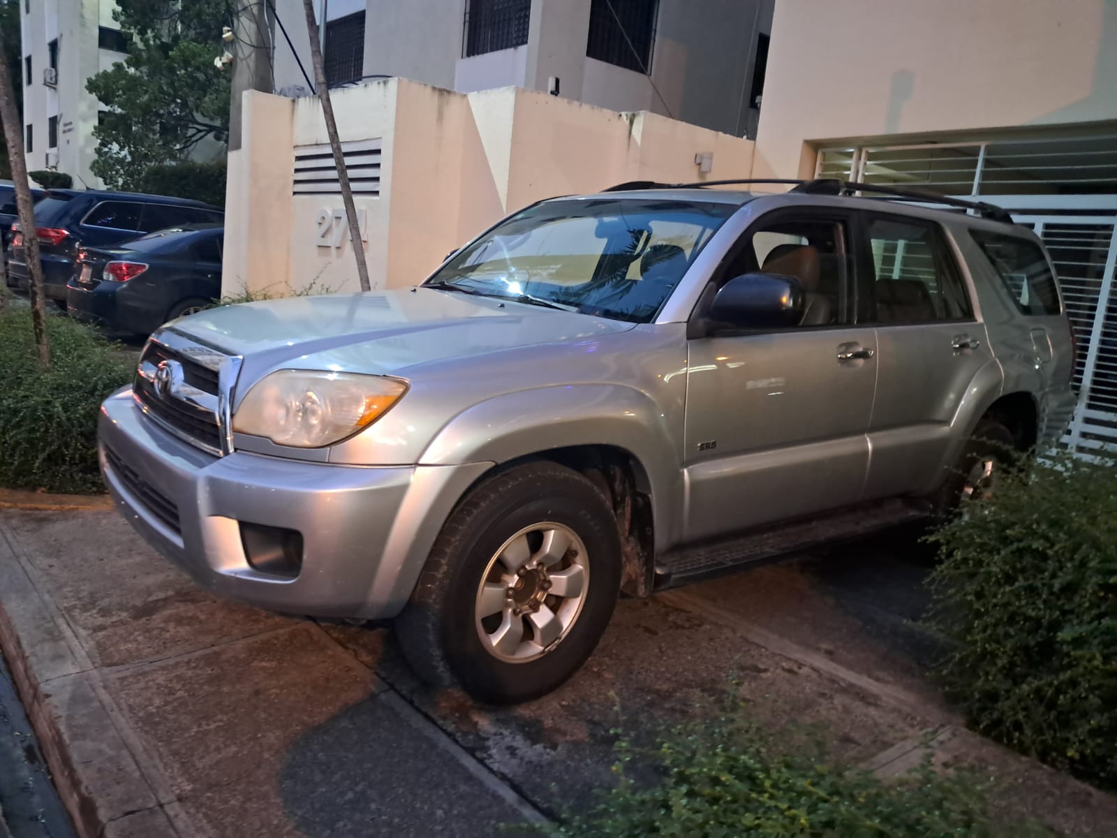 jeepetas y camionetas - Toyota 4Runer 2008 como nueva, nueva, unica dueña, 3