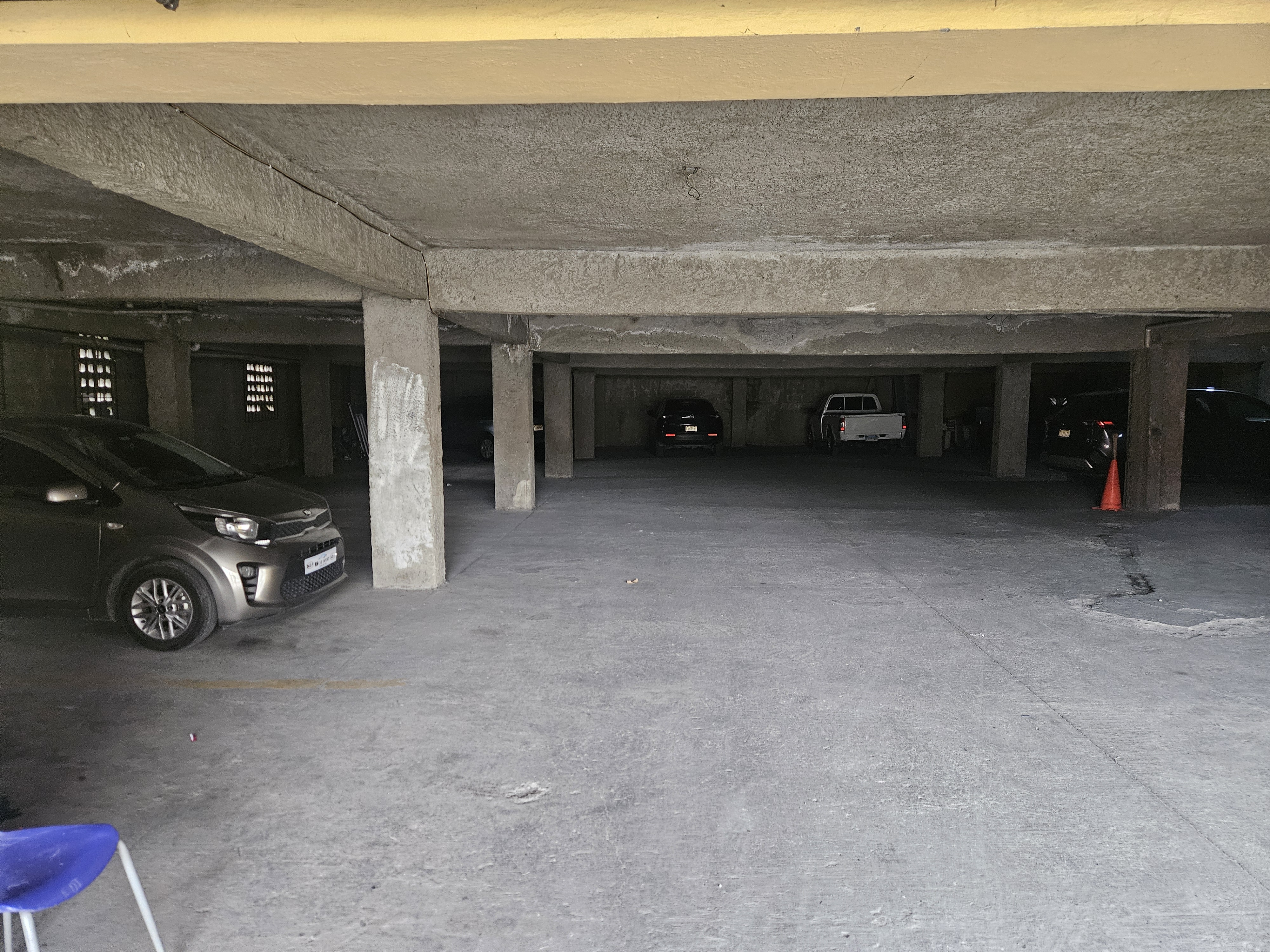 oficinas y locales comerciales - Local comercial en la misma Ave. Jacobo Majluta 9