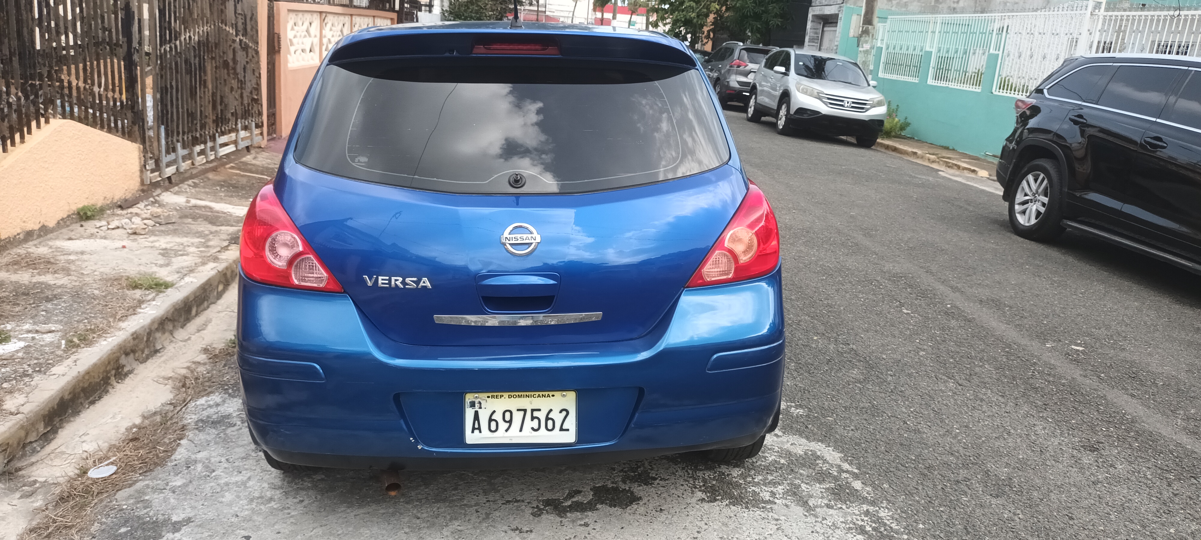 carros - Nissan Versa Americano 2010 8