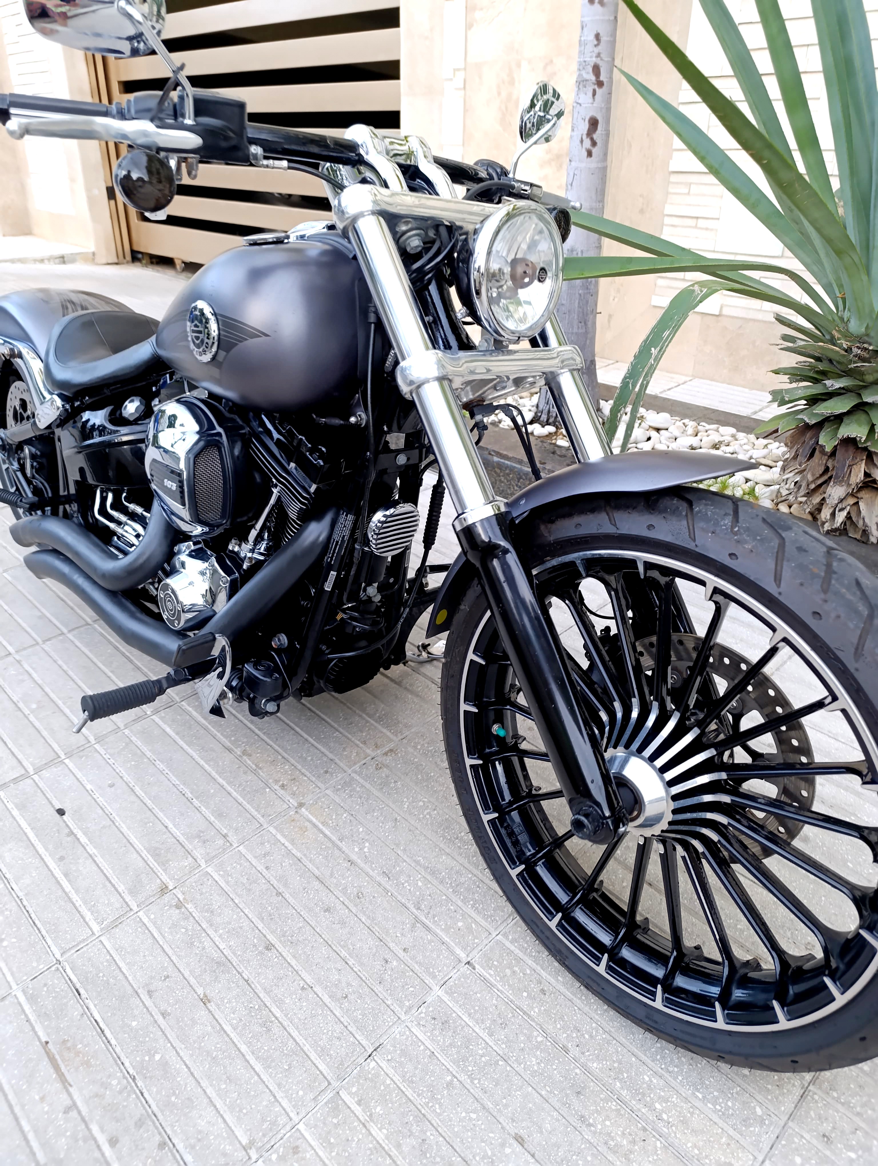 motores y pasolas - Harley Davidson Softail Breakout 2017 motor 1700cc