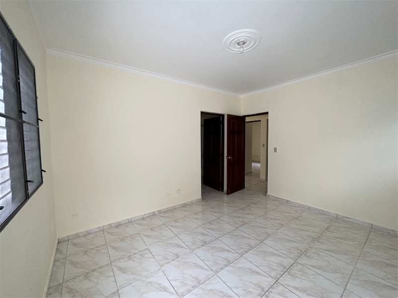 apartamentos - 1er nivel de renta próximo a la Juan Pablo Duarte 8