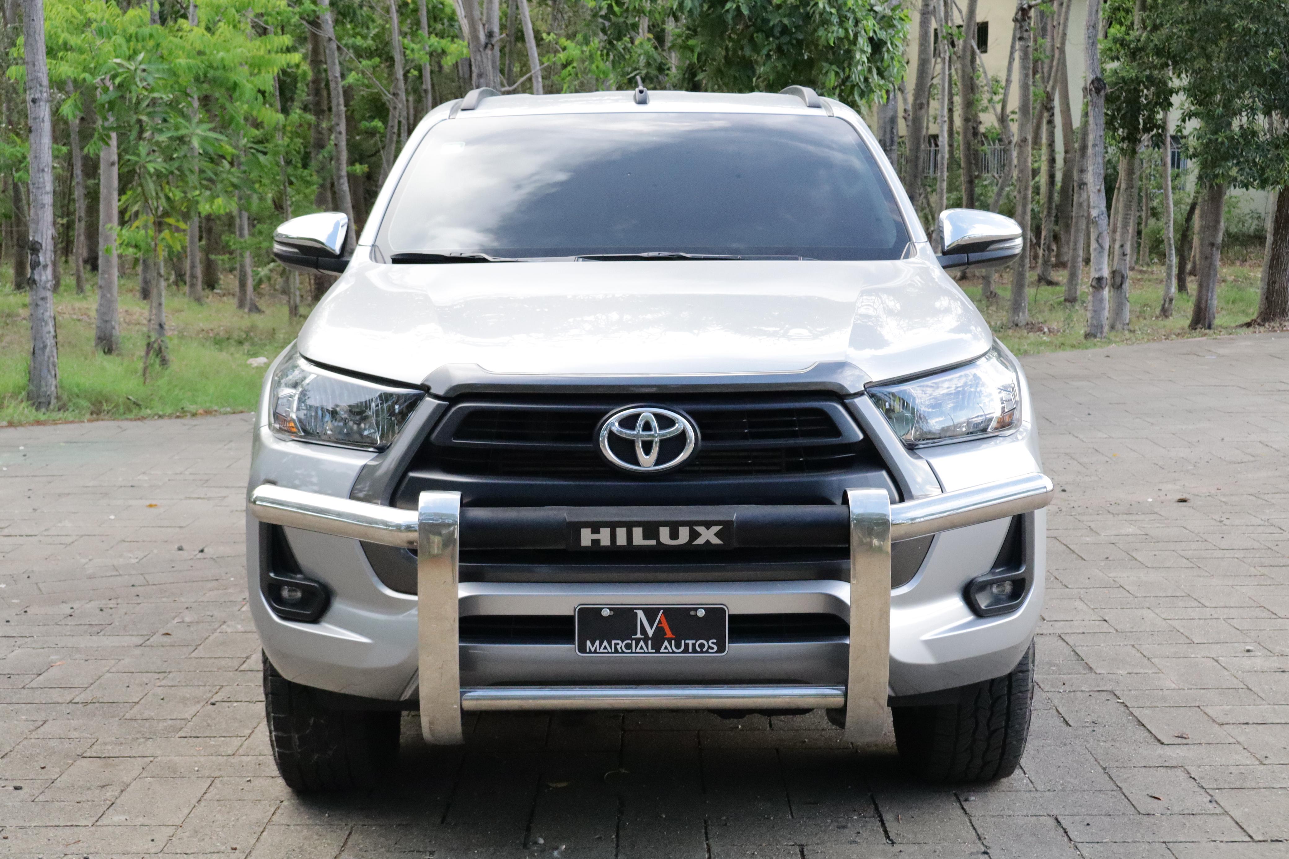 jeepetas y camionetas - Montate en super toyota Hailux 2022 todo terreno 4x4 clean carfax  1