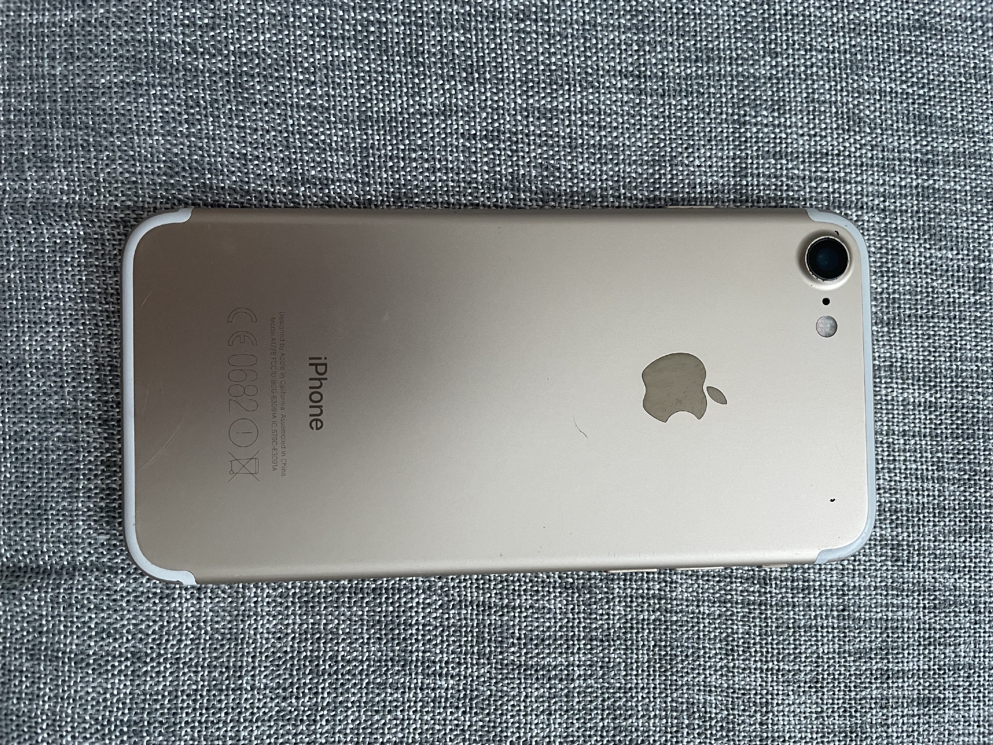 celulares y tabletas - iPhone 7 Dorado – Buen estado – RD$5000 negociable 1