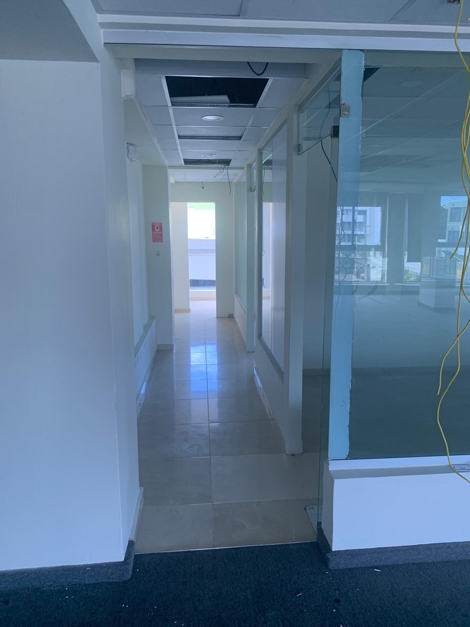 oficinas y locales comerciales - Alquiler amplio local 3er nivel plaza, Gazcue 4