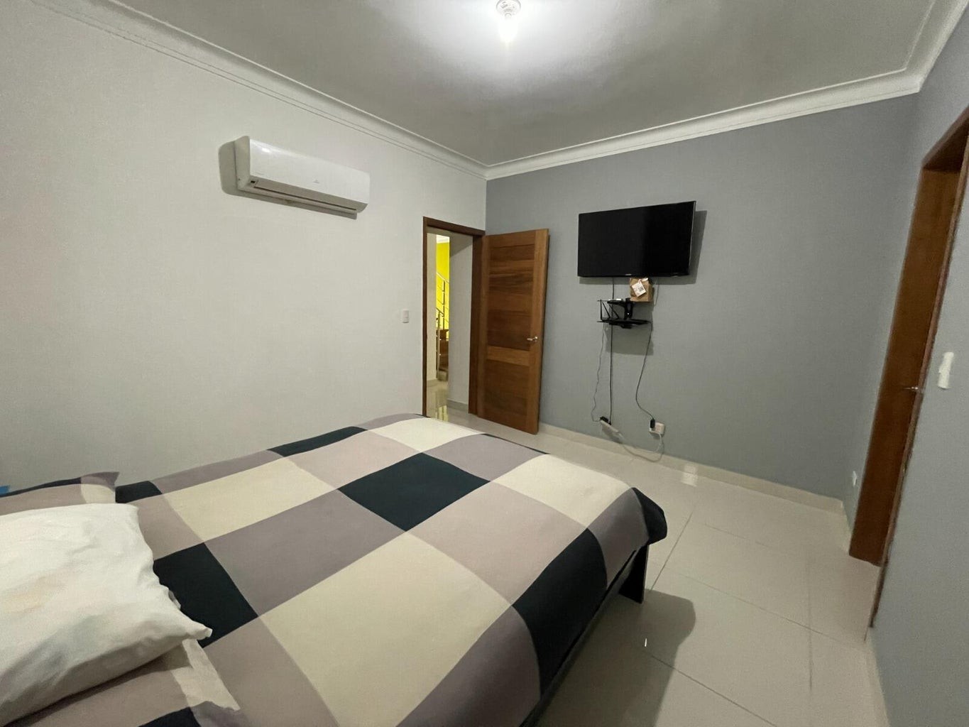 apartamentos - Oportunidad venta de Hermoso Pent-house en Evaristo Morales de Tres habitaciones 6