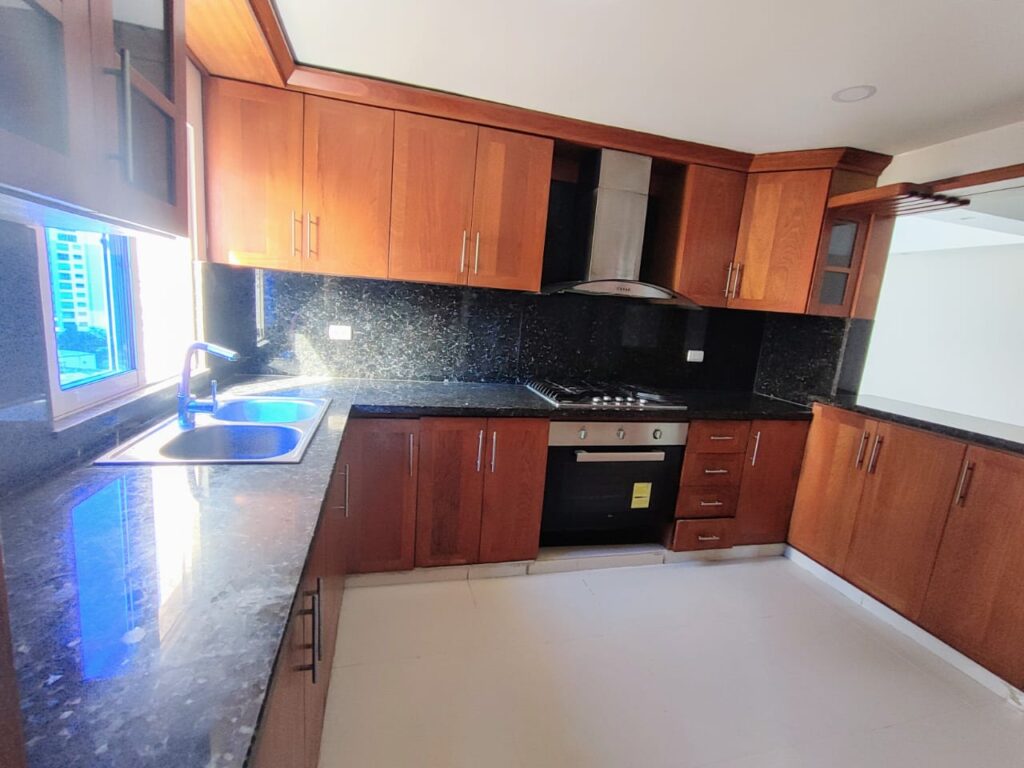 apartamentos - 2720- APTO. EN URB. REAL, STO. DGO.  4