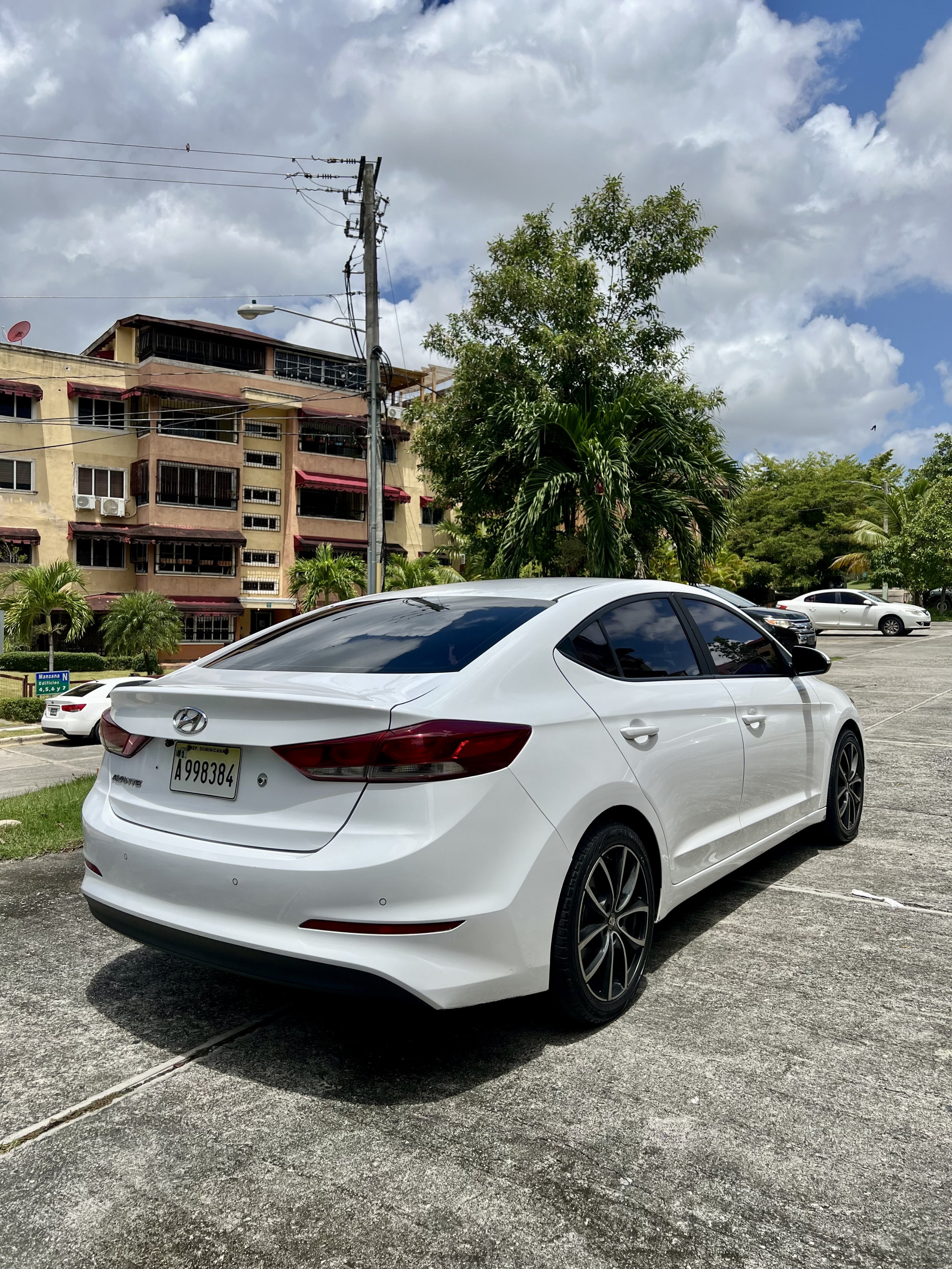carros - Hyndai Avante 2018 blanco 3