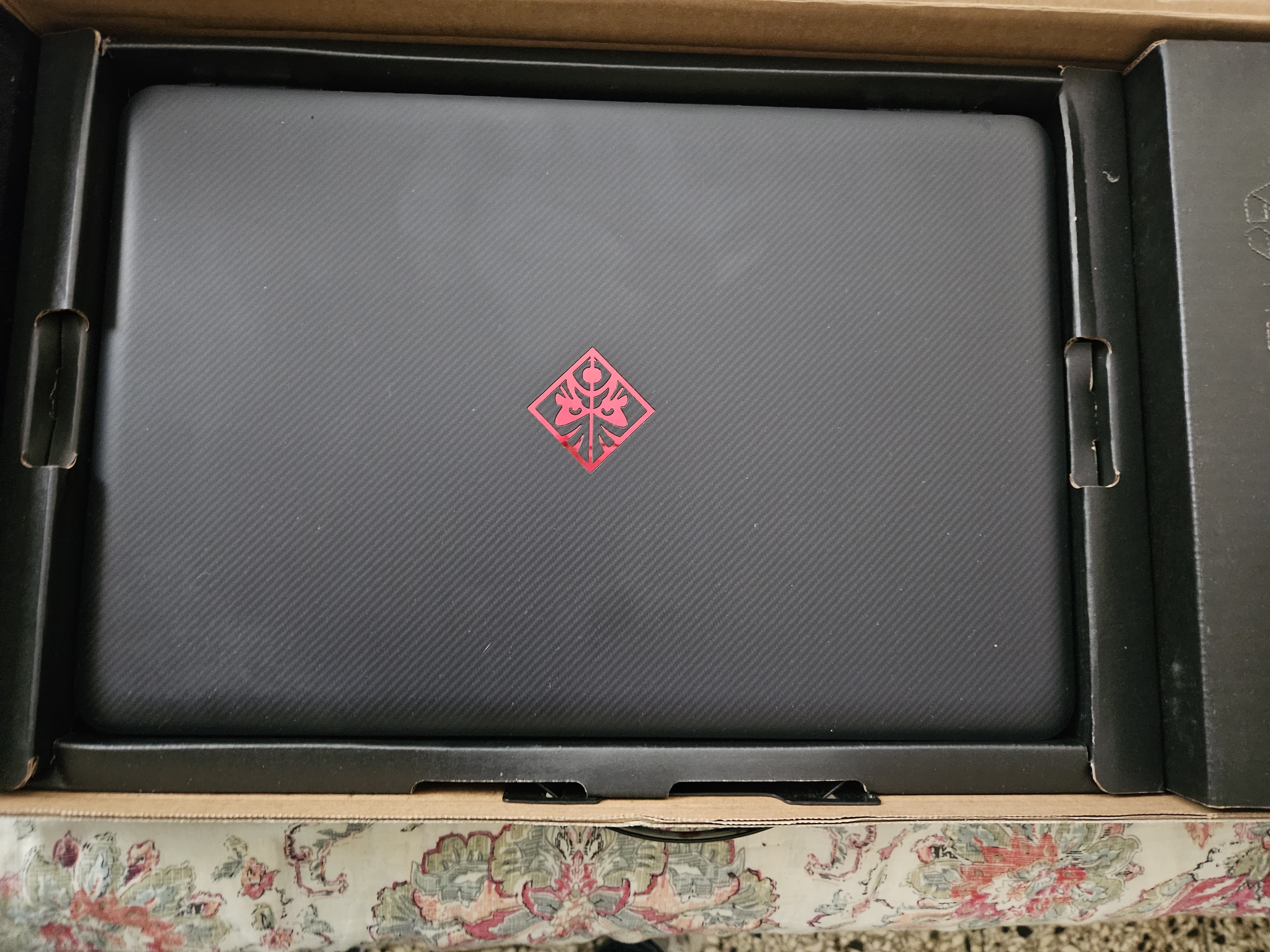 computadoras y laptops - HP Omen 15 15.6" Full-HD Display, Core i7-7700HQ Q