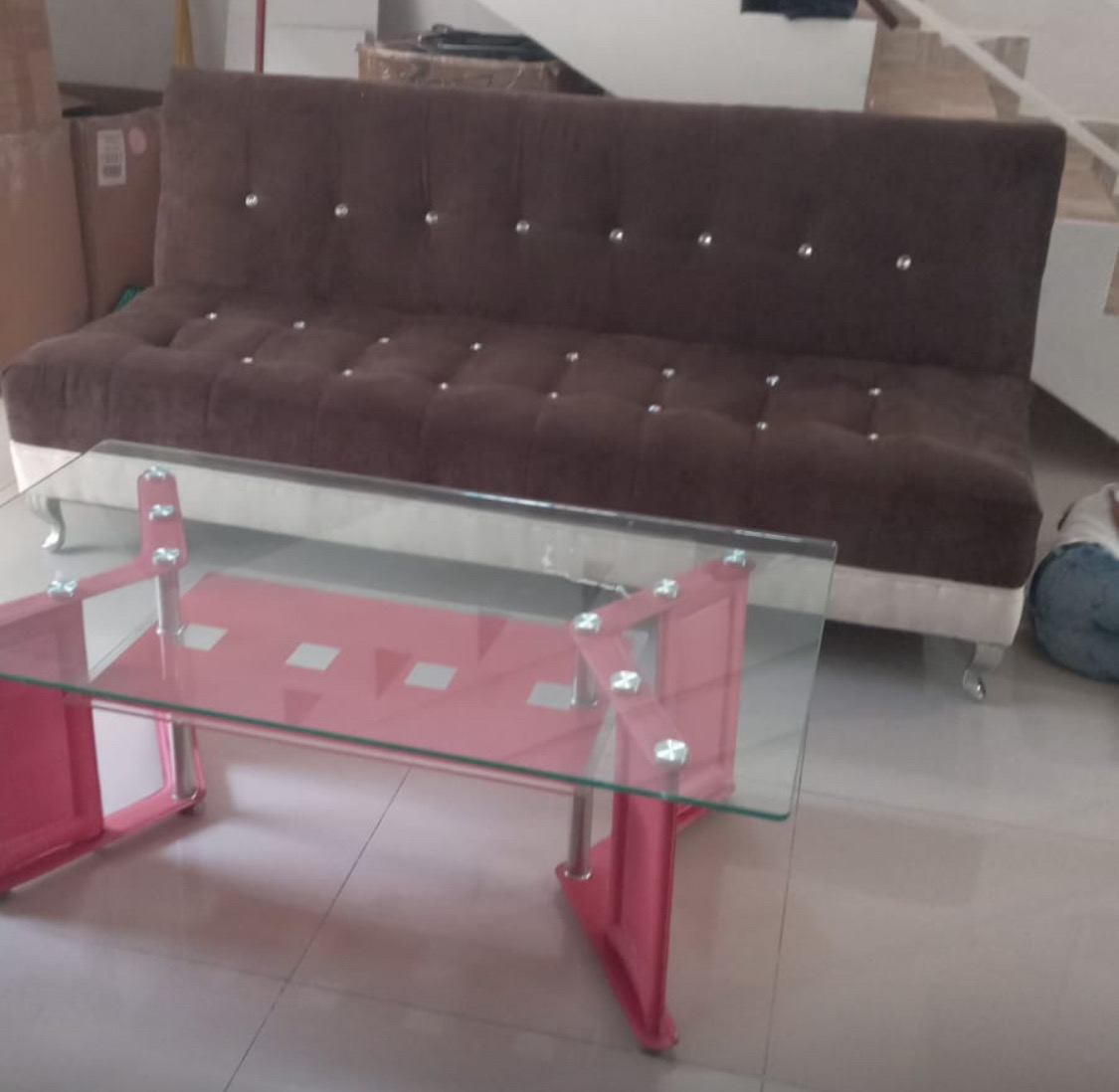 muebles y colchones - Sofá cama, de regalo la mesa.  2