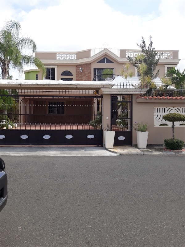 casas - Venta de casa de 500mts En la autopista de san Isidro prado oriental
