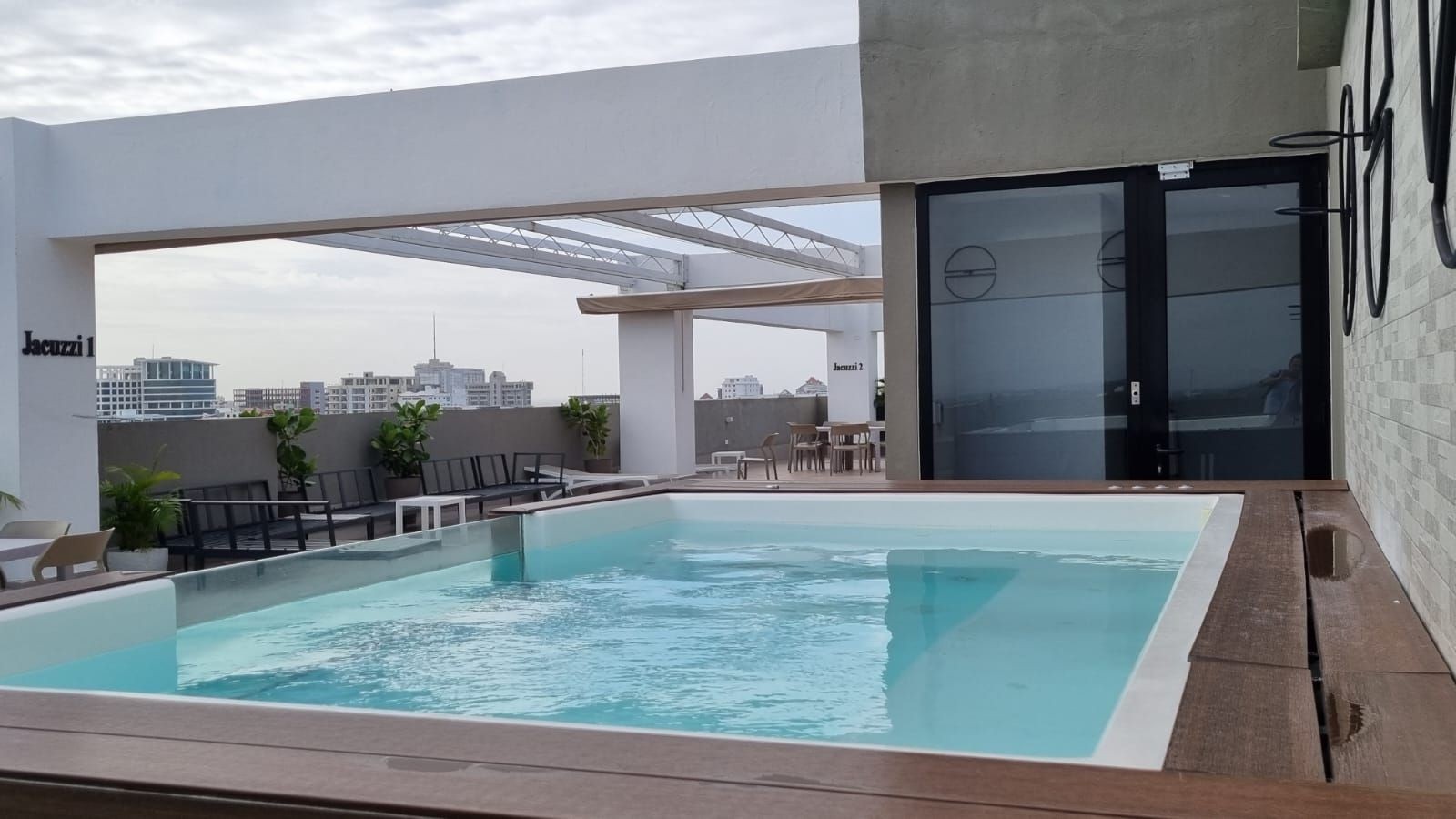 apartamentos - DISPONIBLE 
Evaristo Morales amueblado 1 habitacion 1.5 banos 1 parqueo 2