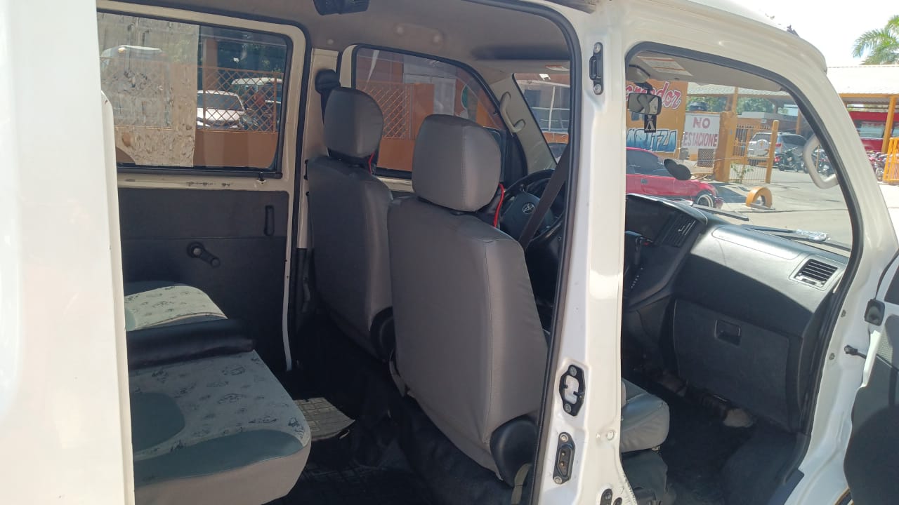 jeepetas y camionetas - Toyota townace 2014 1