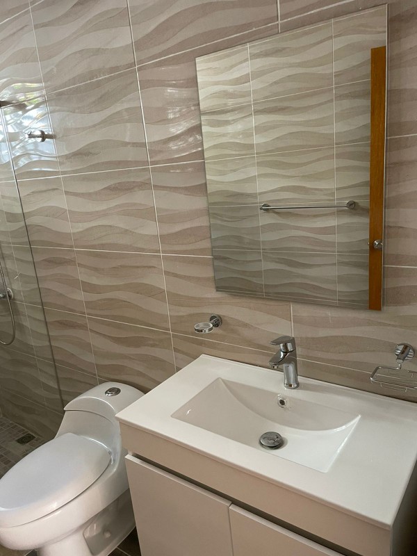 casas - Vendo bellisima casa con toda la madera en robles pisos en porcelanato español 6