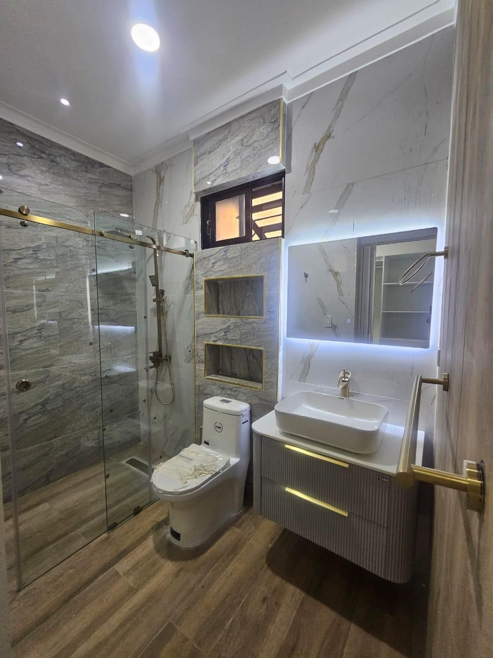 casas - Vendo hermosa casa en Los Lirios 2