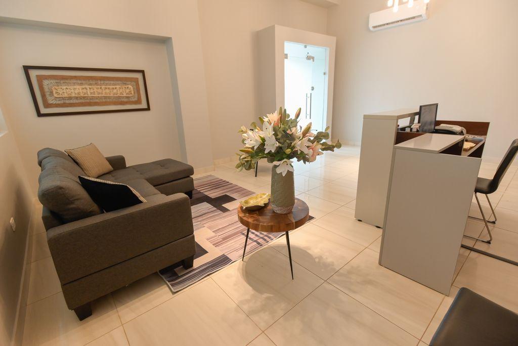 apartamentos - Evaristo Morales totalmente amueblado y con diseño y mobiliario moderno 2