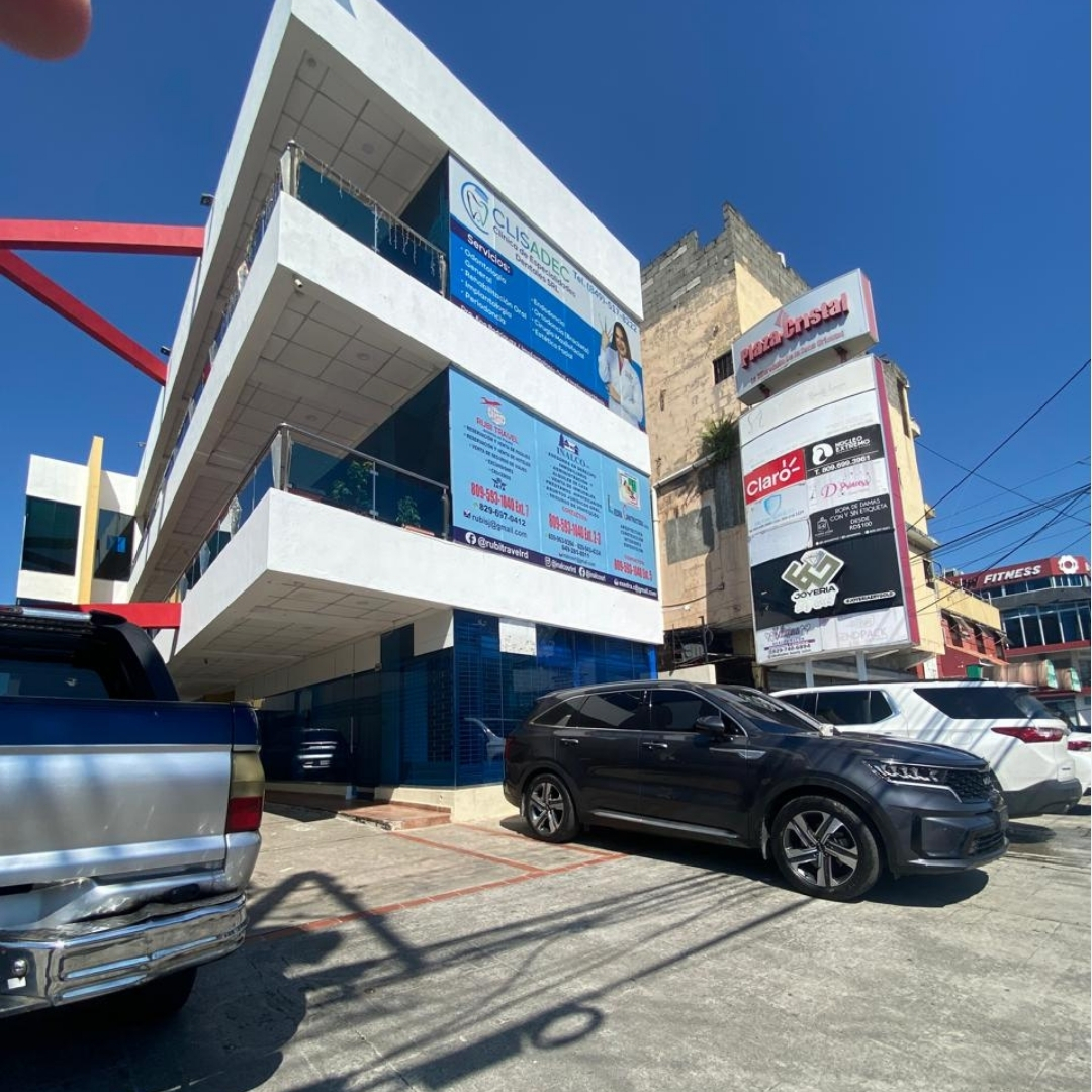 oficinas y locales comerciales - Local Comercial En Alquiler En La Ave. Venezuela 0
