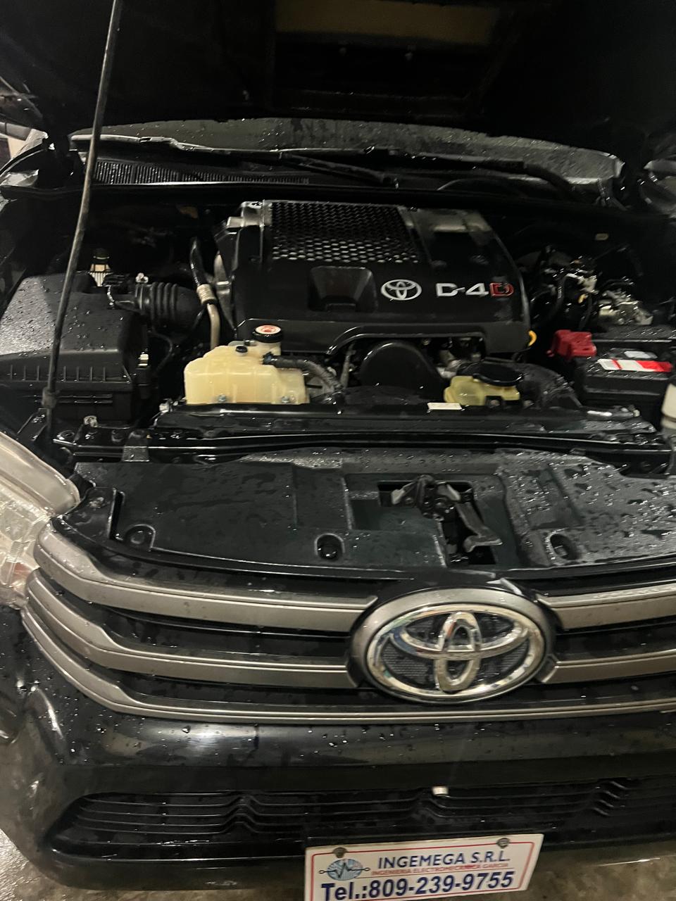 jeepetas y camionetas -  Camioneta Toyota Hilux 2017 como Nueva 2