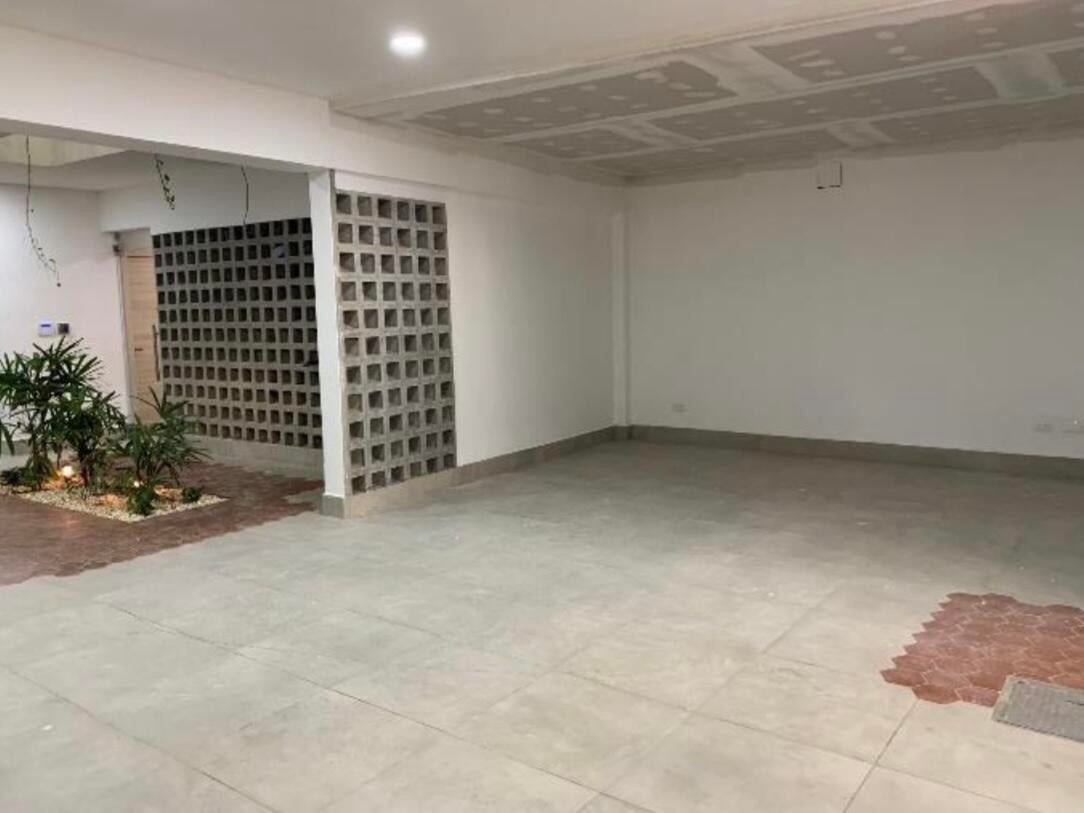 oficinas y locales comerciales - Nueva Plaza Comercial con Segundo Nivel en Alquiler local Comercial  3