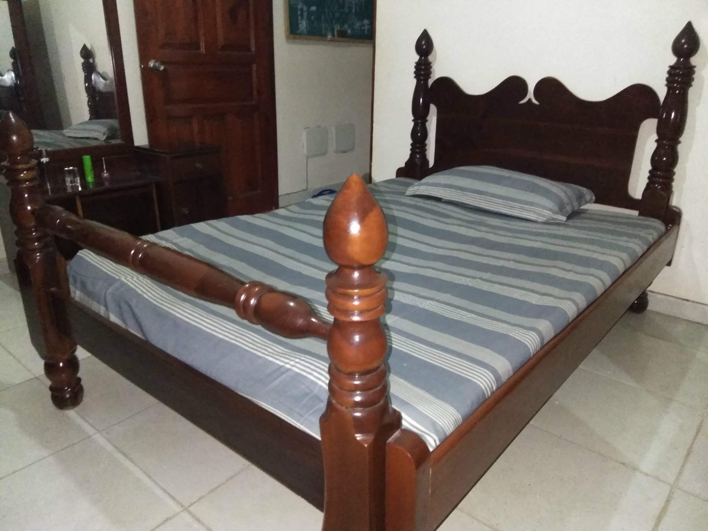 muebles y colchones - Viaje juego de dormitorio antiguo de caoba centenaria 0