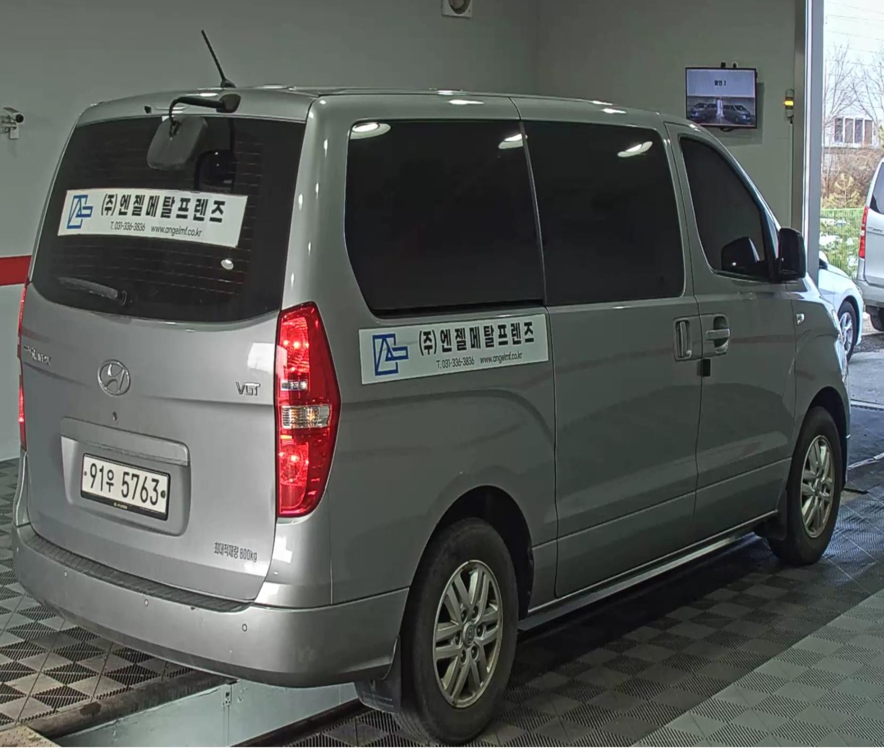 jeepetas y camionetas - HYUNDAI GRAND STAREX 2019 GRIS DIESEL 4