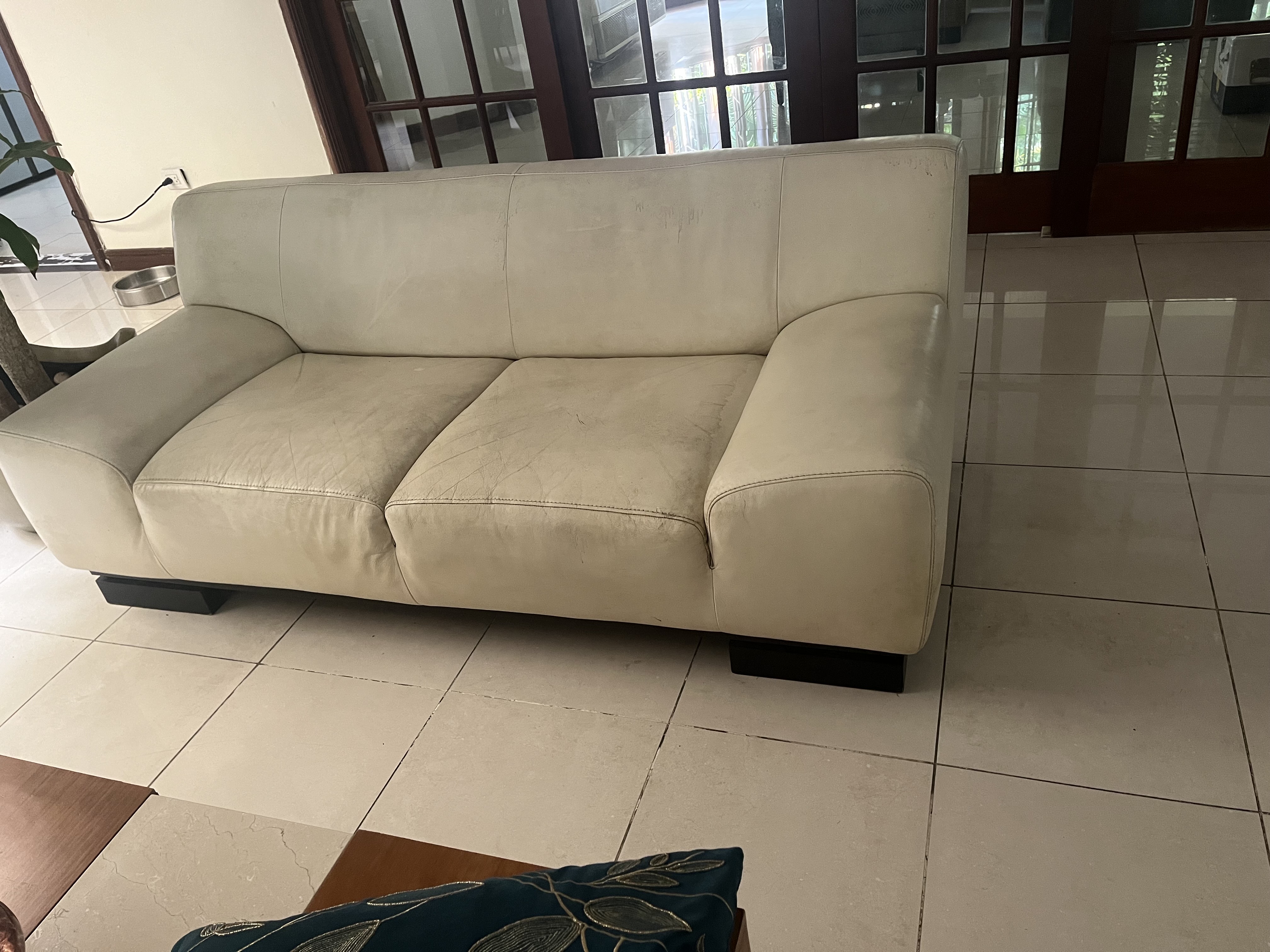 muebles y colchones - sala de piel fina de marca Tutto Pelle 2