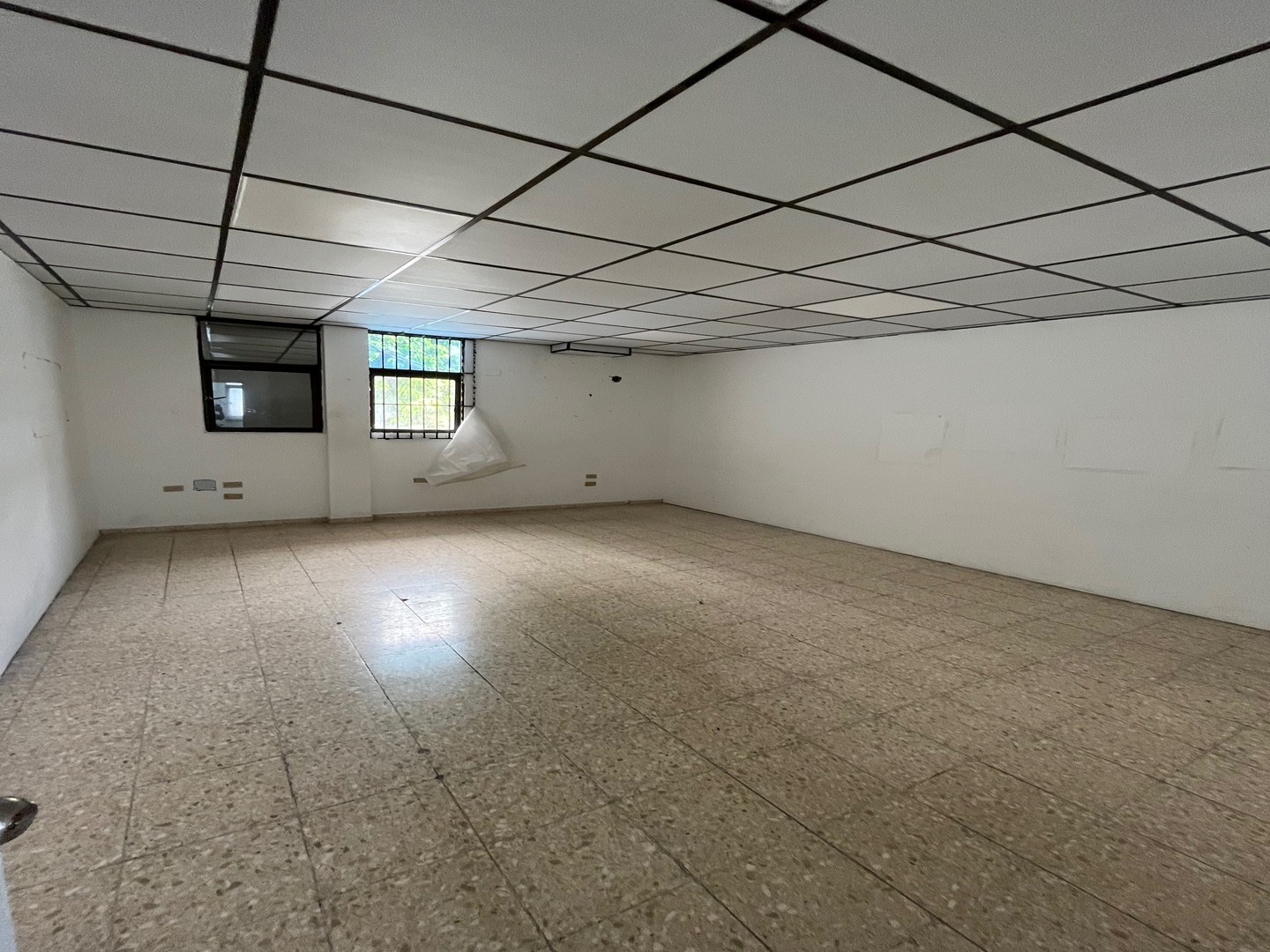 oficinas y locales comerciales - Local comercial en Naco de 268m2 en plaza comercial 2