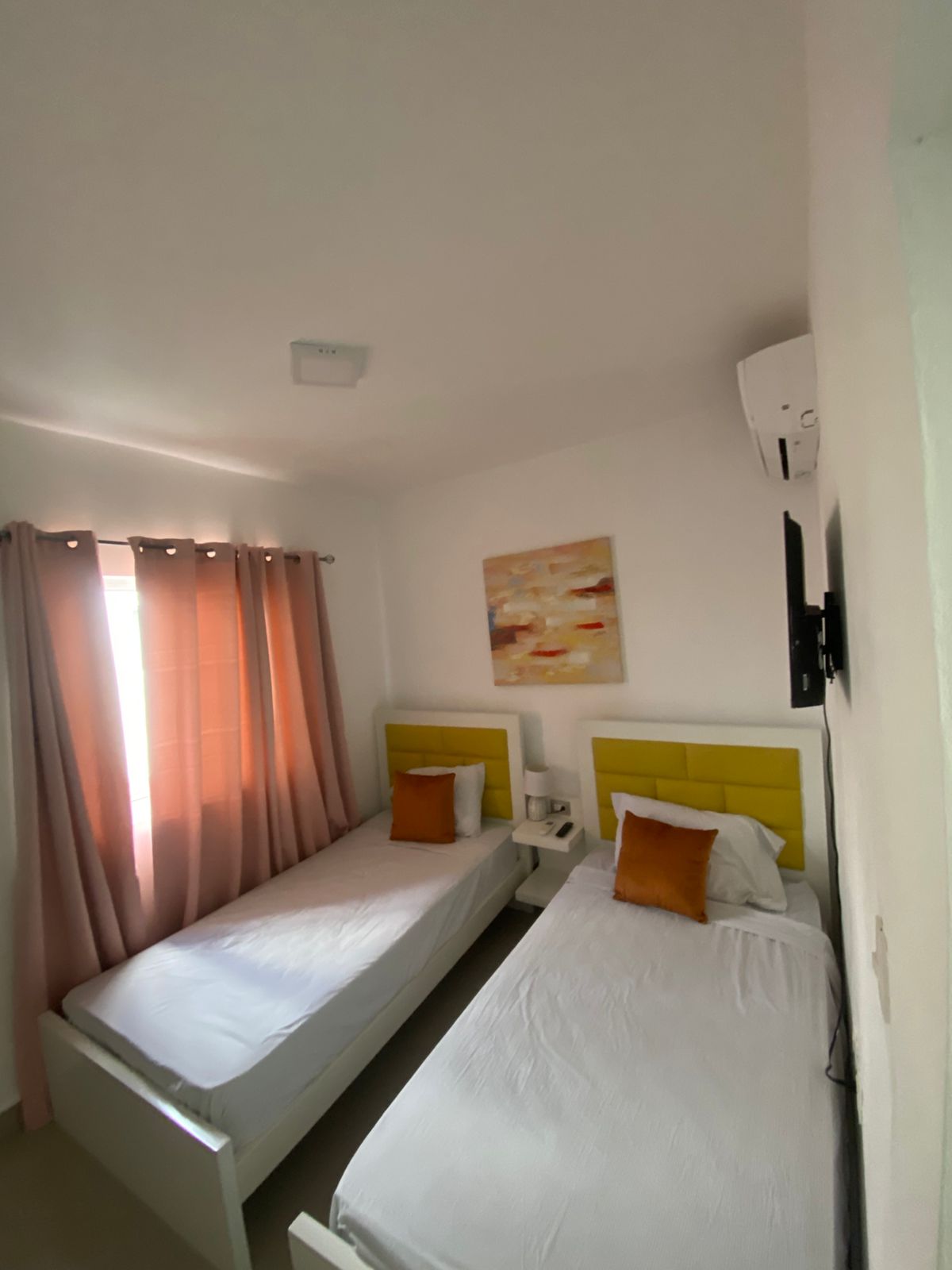 casas - Hermosa Town House en área Central (Ciudad Del Sol