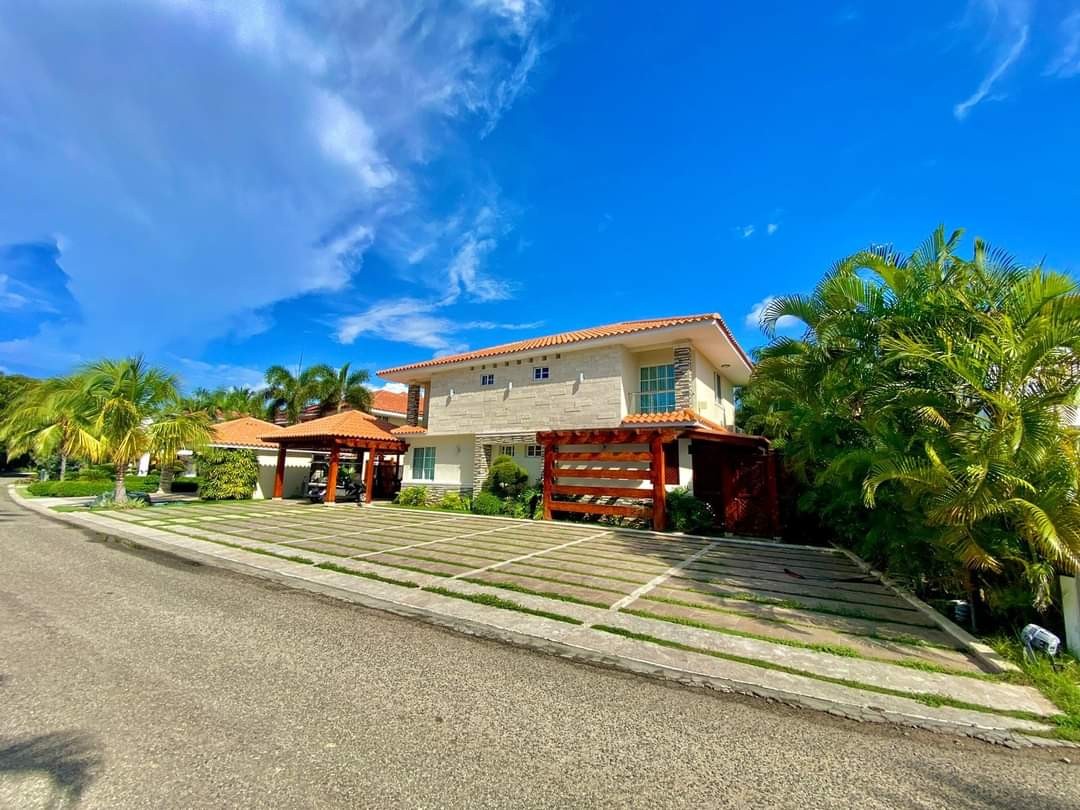 casas vacacionales y villas - SE VENDE  Lujosa Villa Familiar con una Villa de Huésped