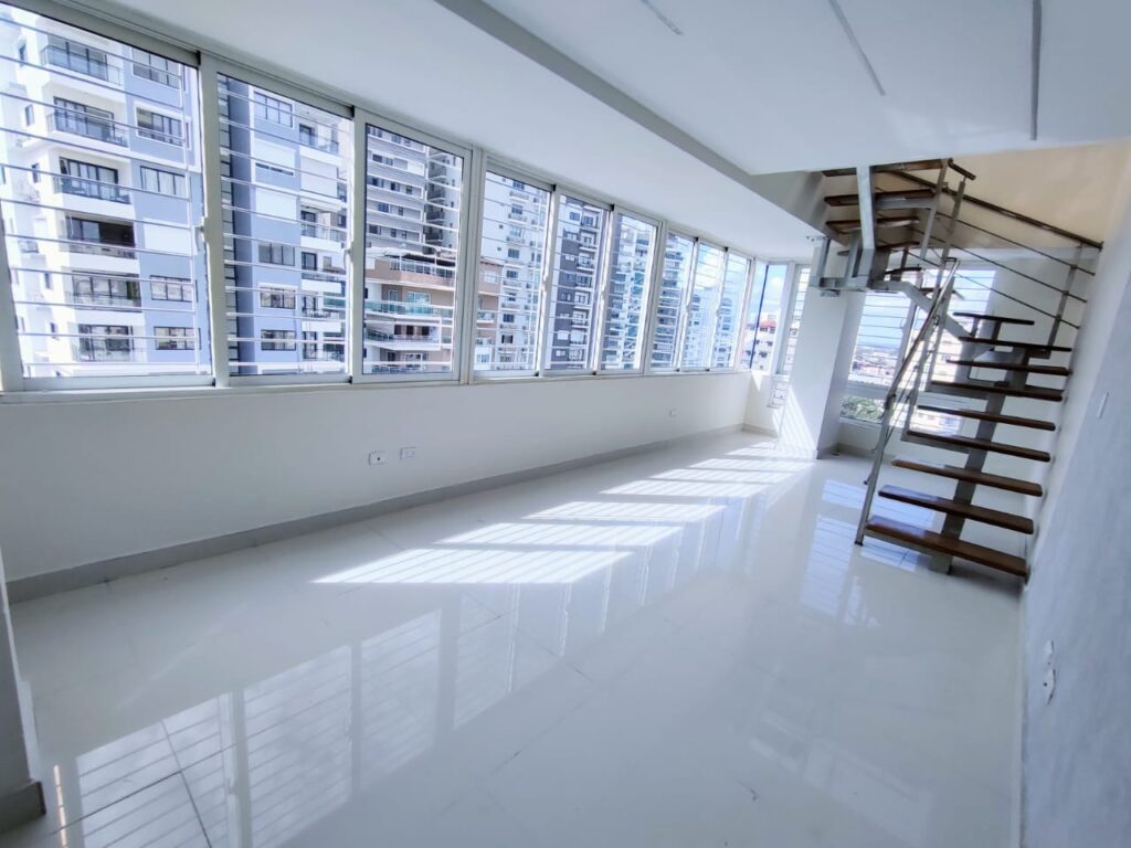 apartamentos - 2720- APTO. EN URB. REAL, STO. DGO.  2